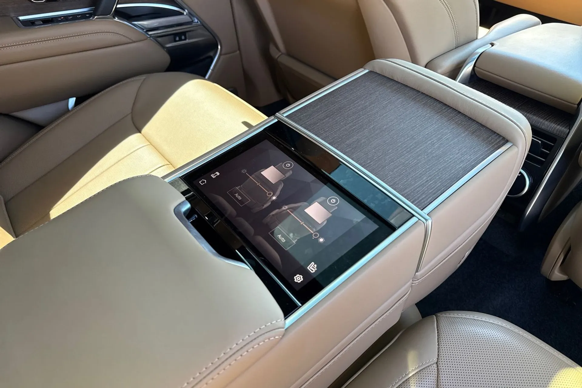 LAND ROVER RANGE ROVER thumbnail image number 33