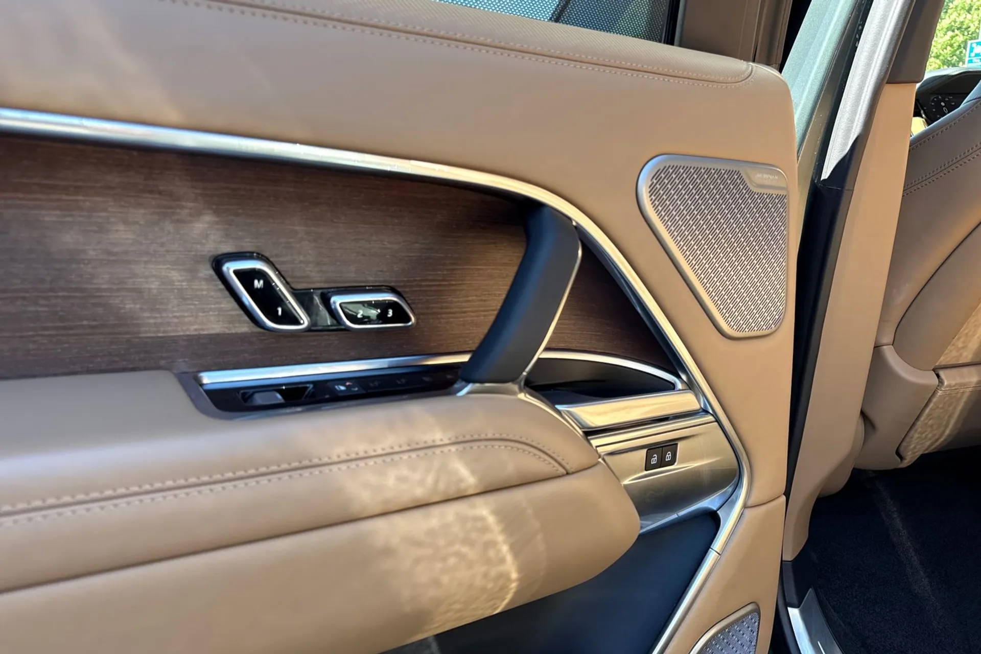 LAND ROVER RANGE ROVER thumbnail image number 35