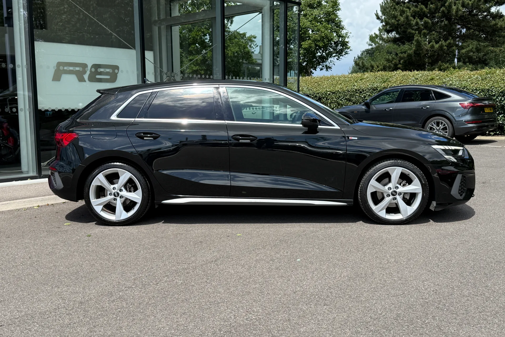 Audi A3 thumbnail image number 2