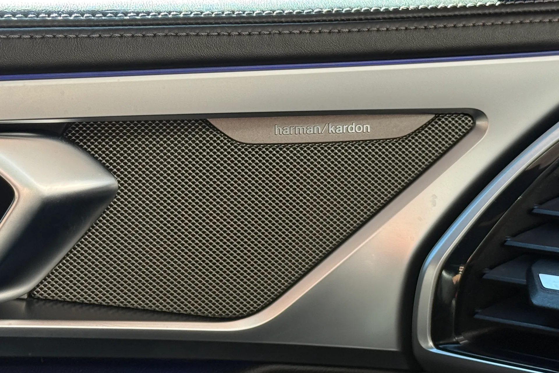 BMW 8 Series Gran Coupe thumbnail image number 9