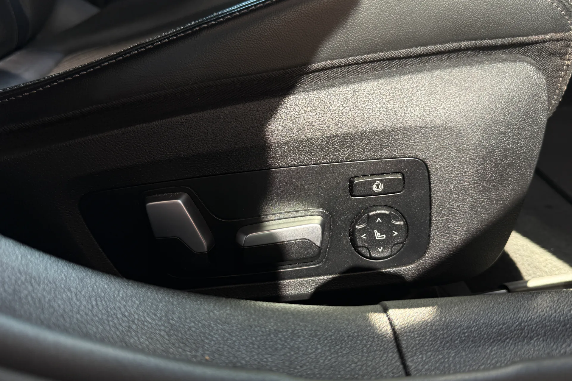 BMW 8 Series Gran Coupe thumbnail image number 34