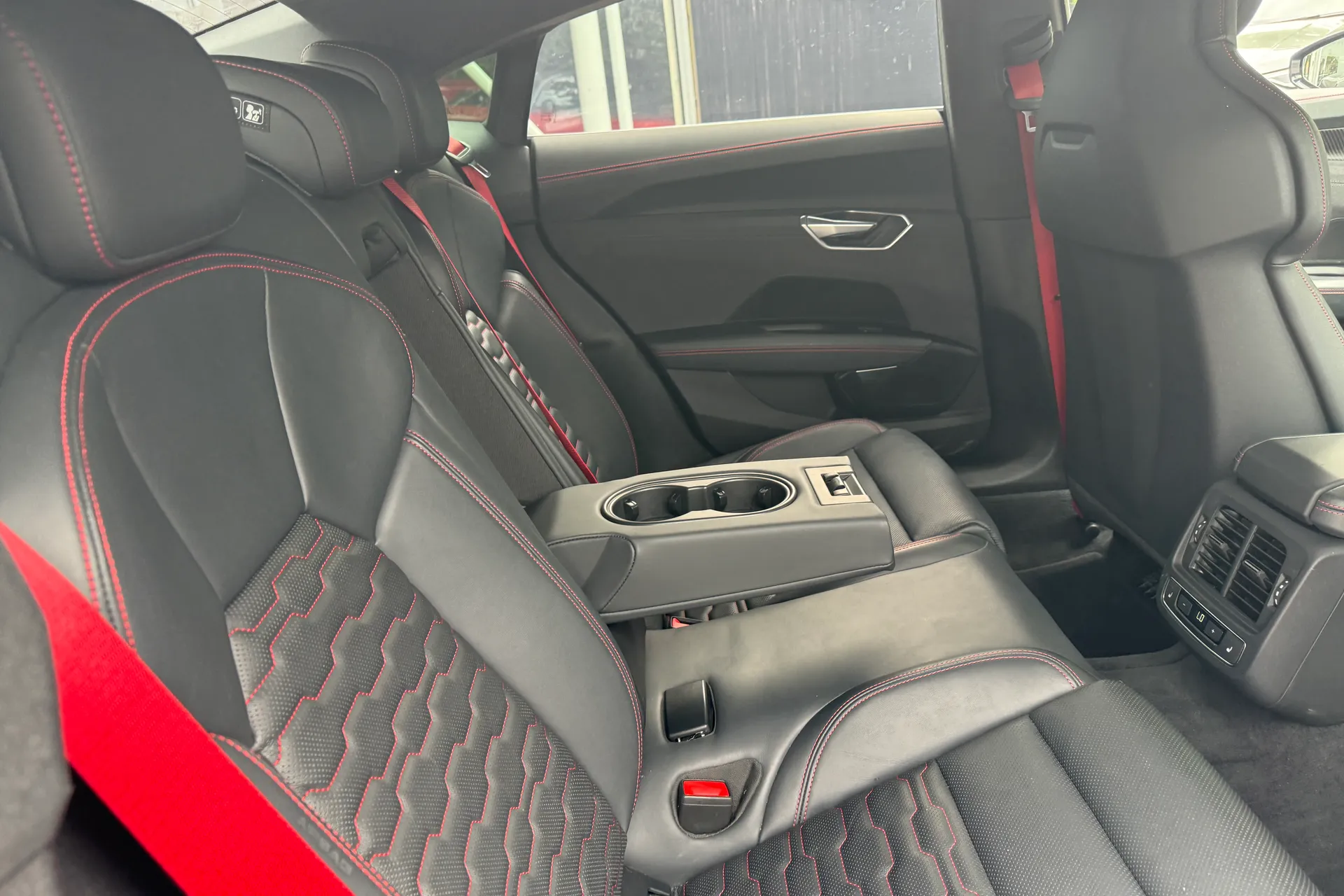 Audi RS e-tron GT thumbnail image number 33