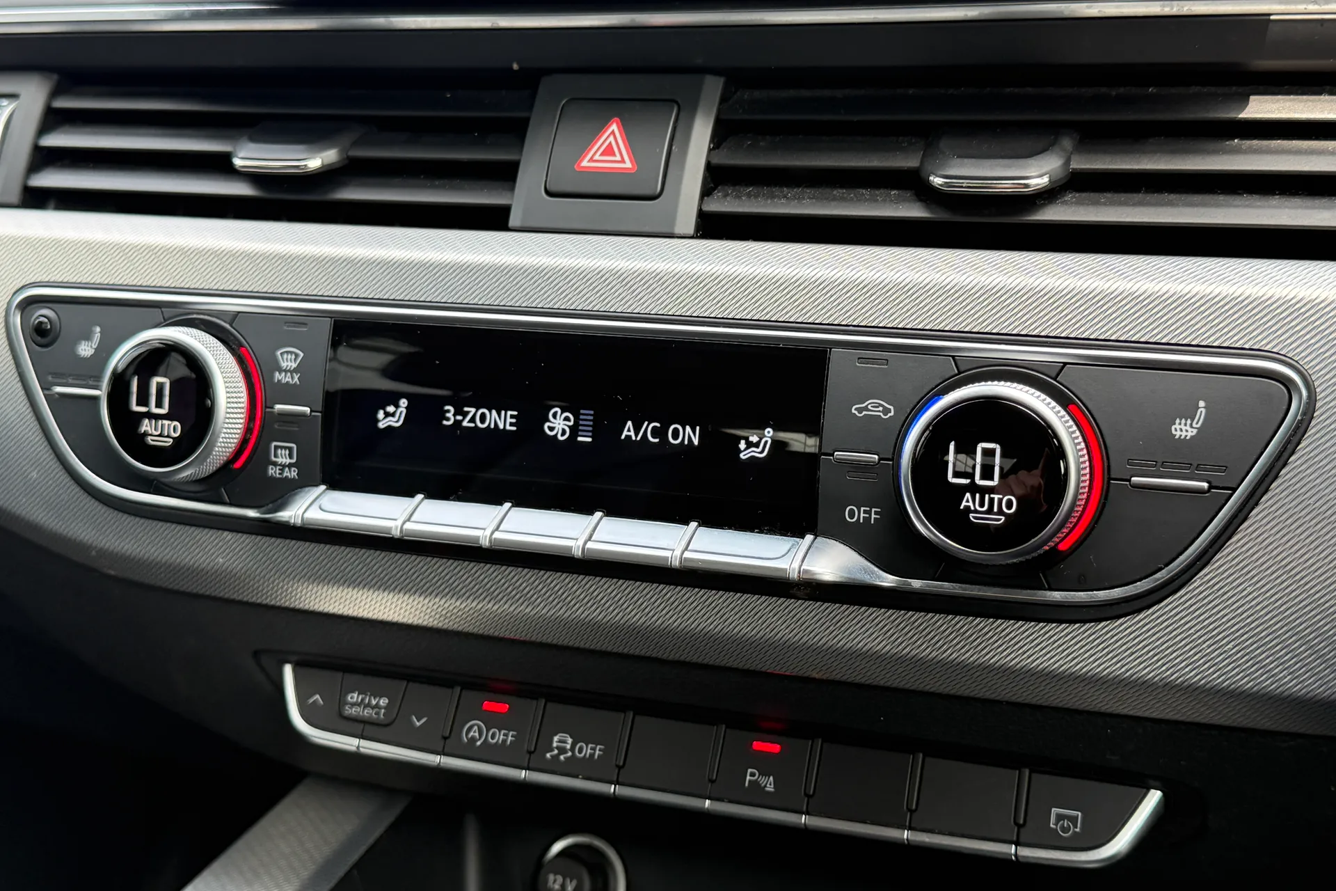 Audi A4 thumbnail image number 27