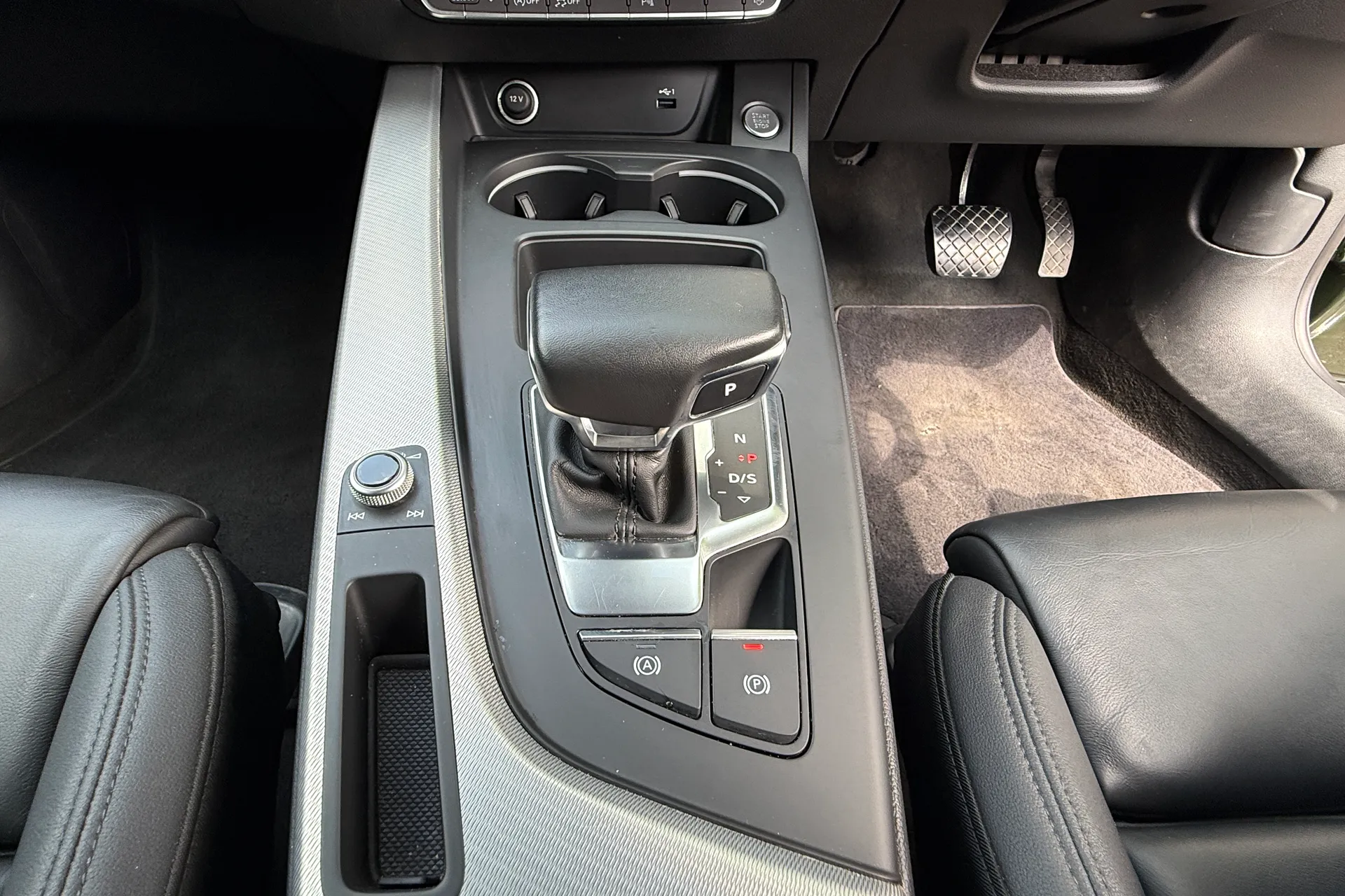 Audi A4 thumbnail image number 48