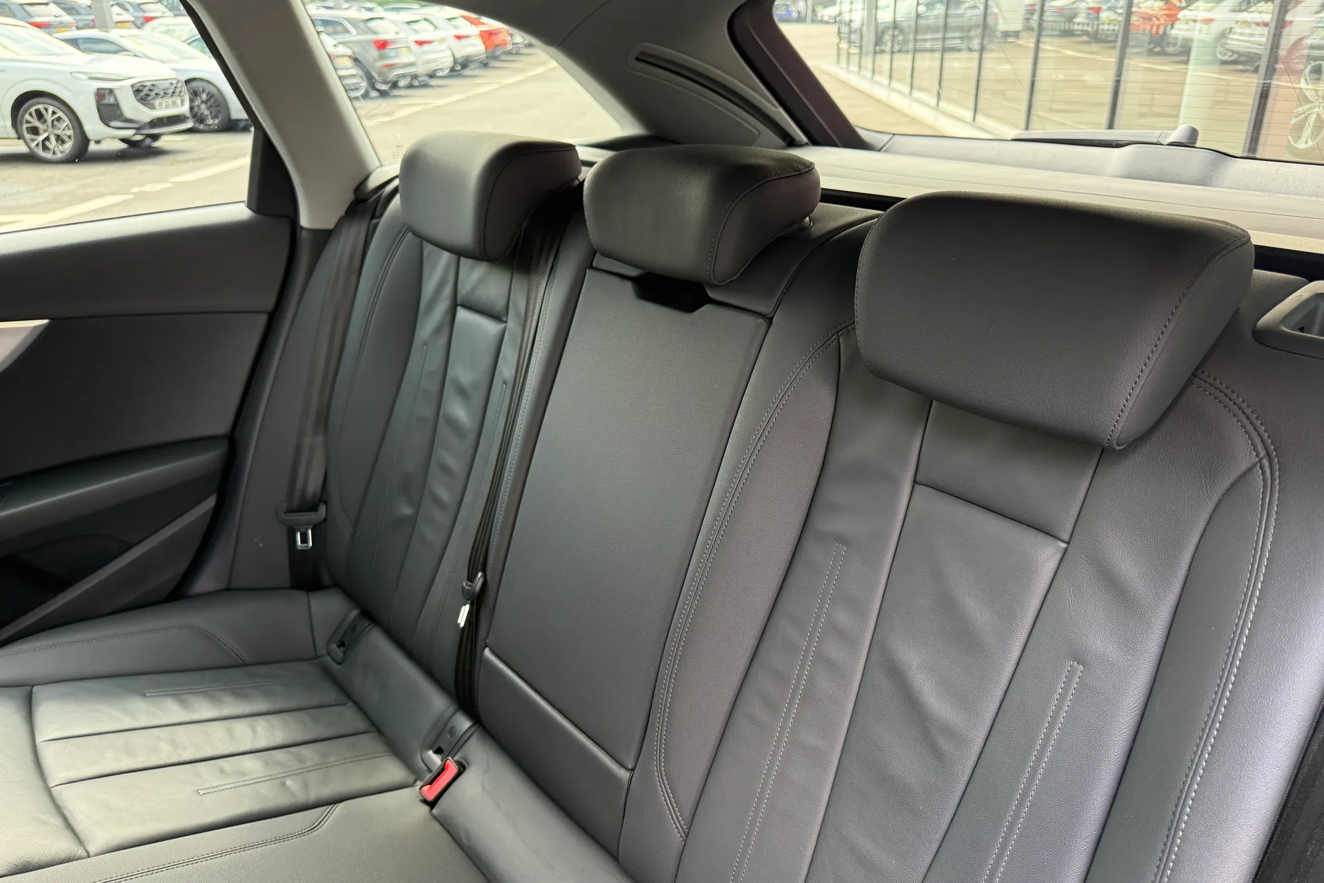 Audi A4 thumbnail image number 46
