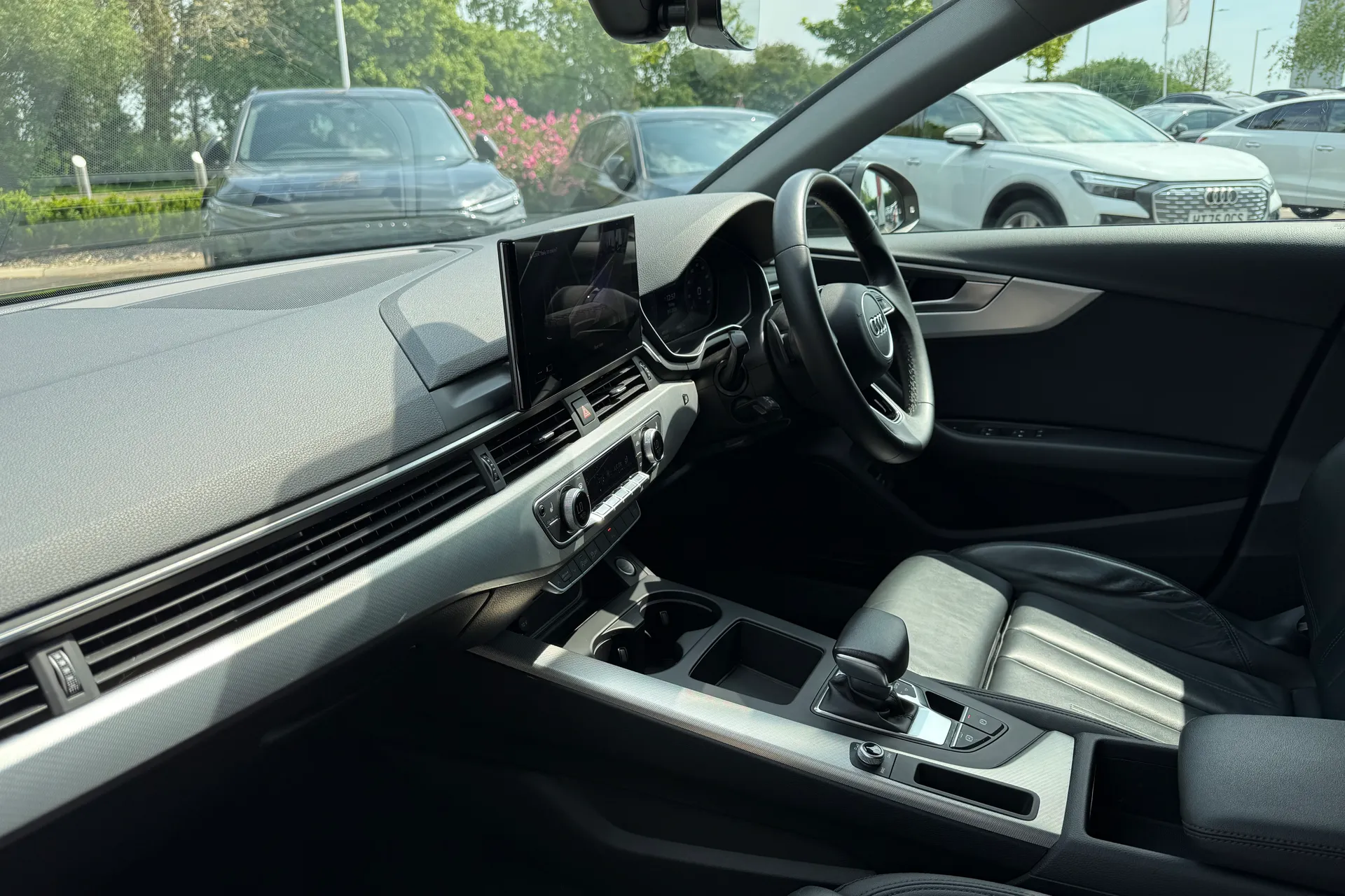 Audi A4 thumbnail image number 14
