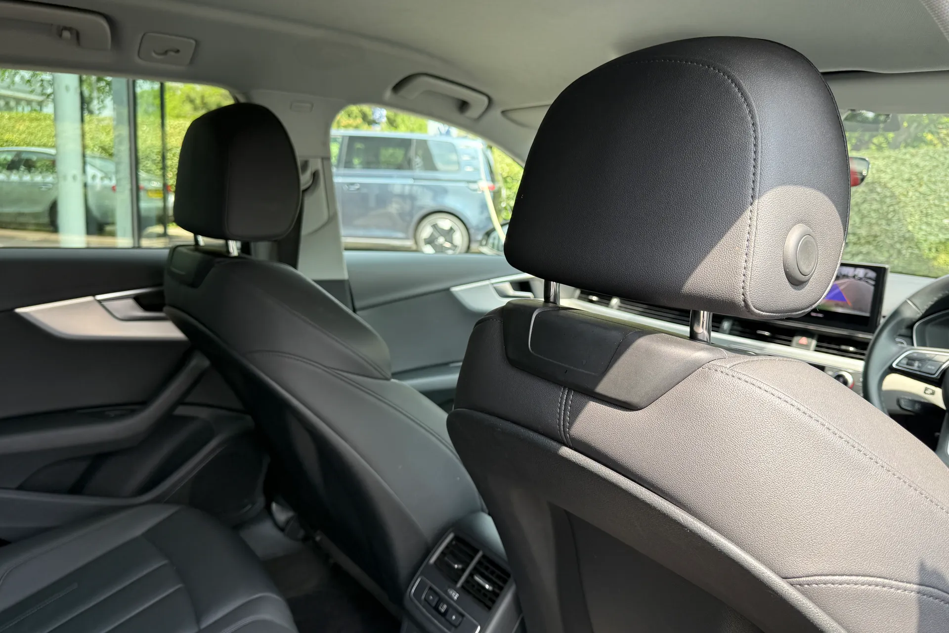 Audi A4 thumbnail image number 35