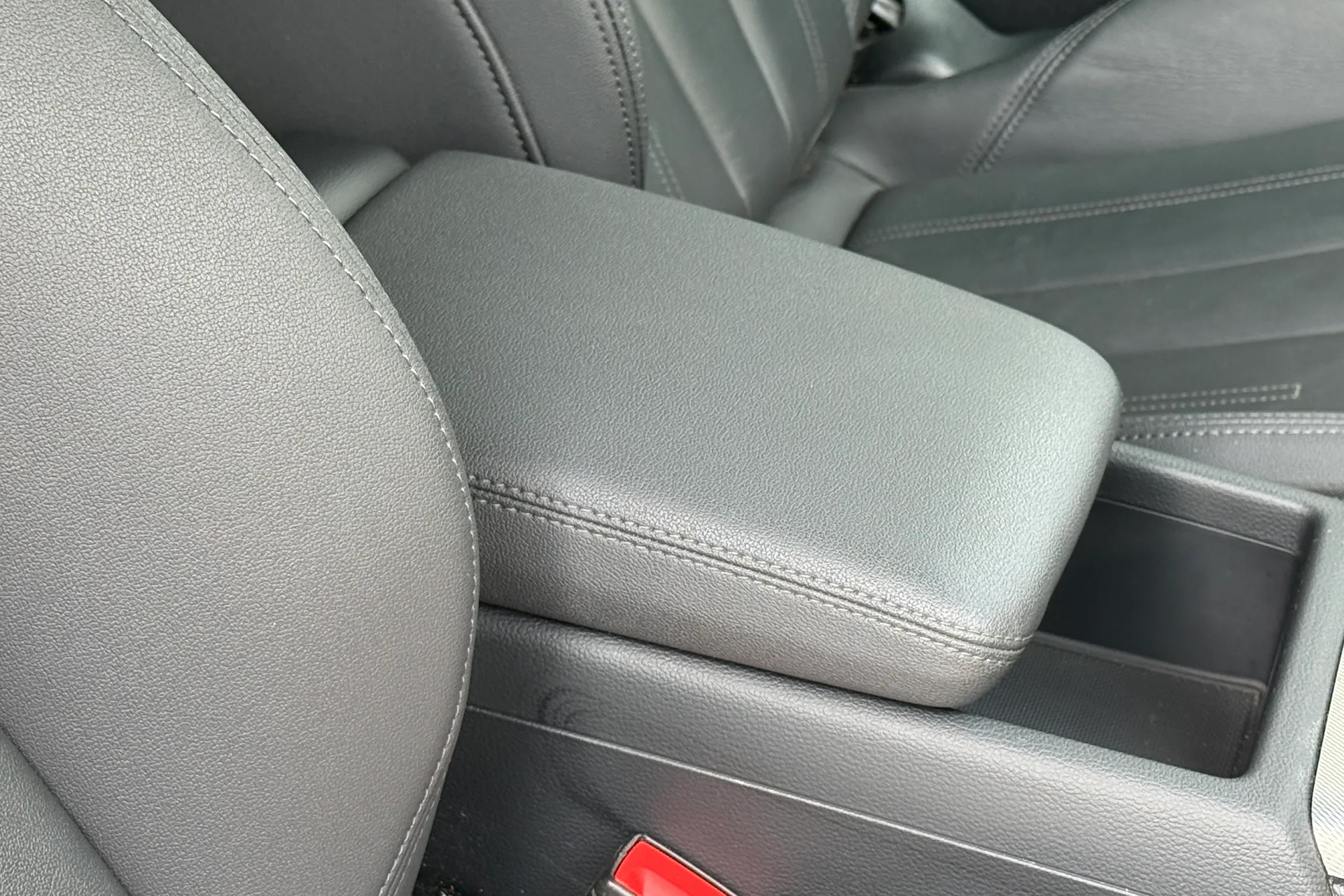 Audi A4 thumbnail image number 34