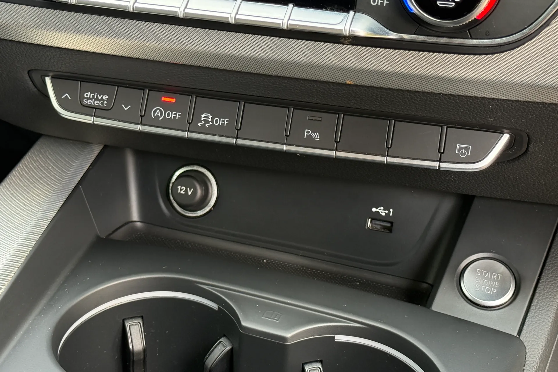 Audi A4 thumbnail image number 31