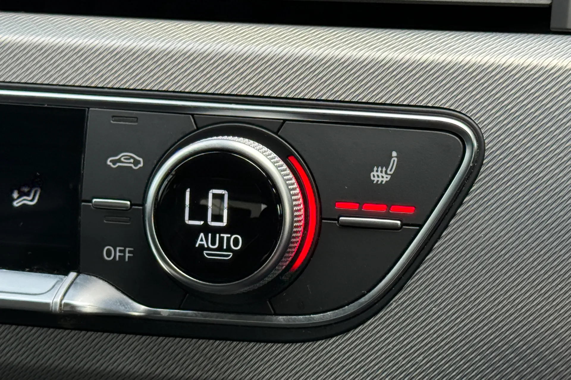 Audi A4 thumbnail image number 18