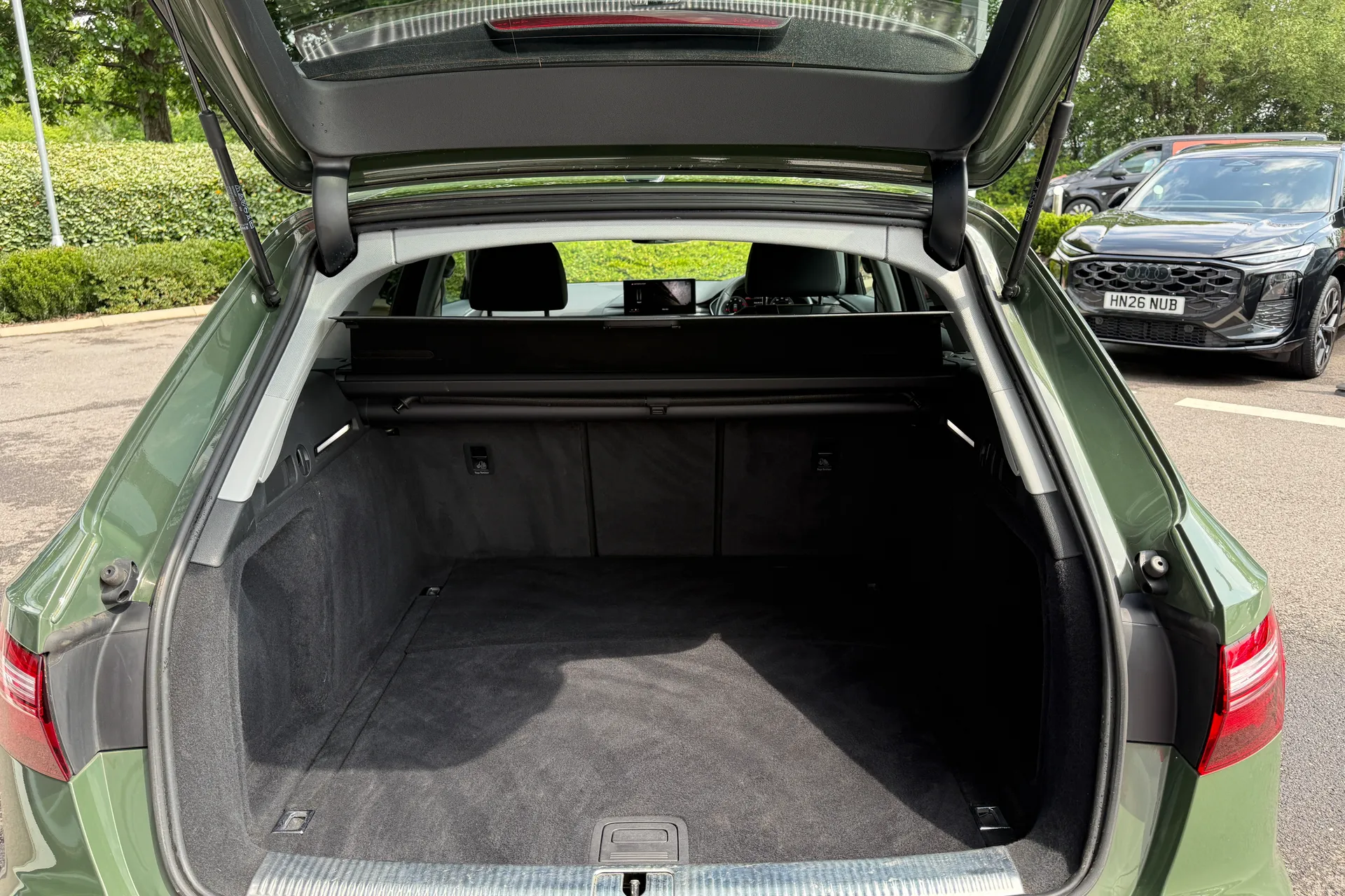 Audi A4 thumbnail image number 37