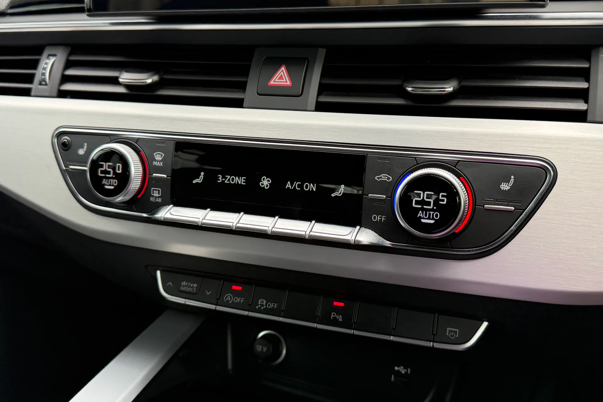 Audi A4 thumbnail image number 26