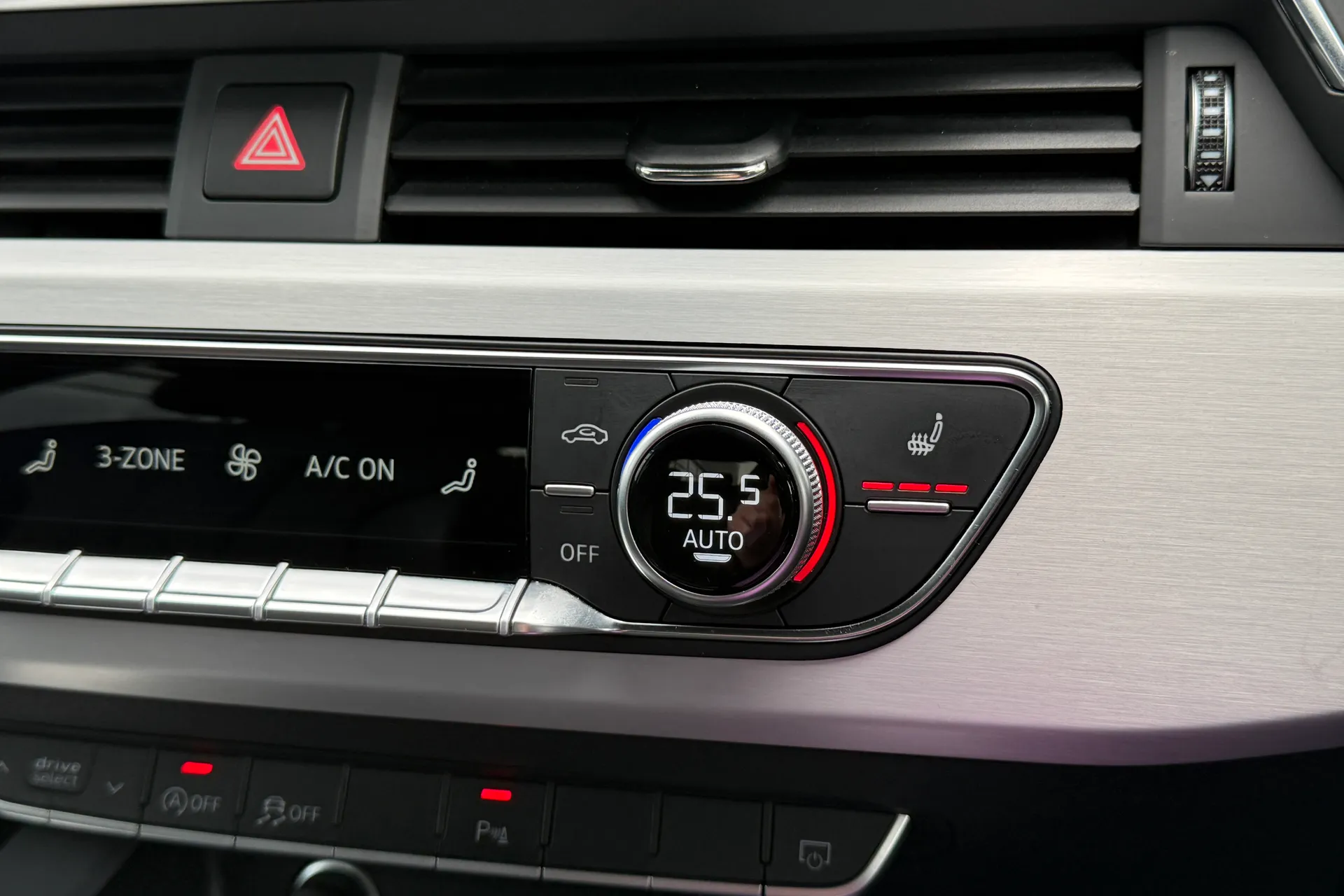 Audi A4 thumbnail image number 30