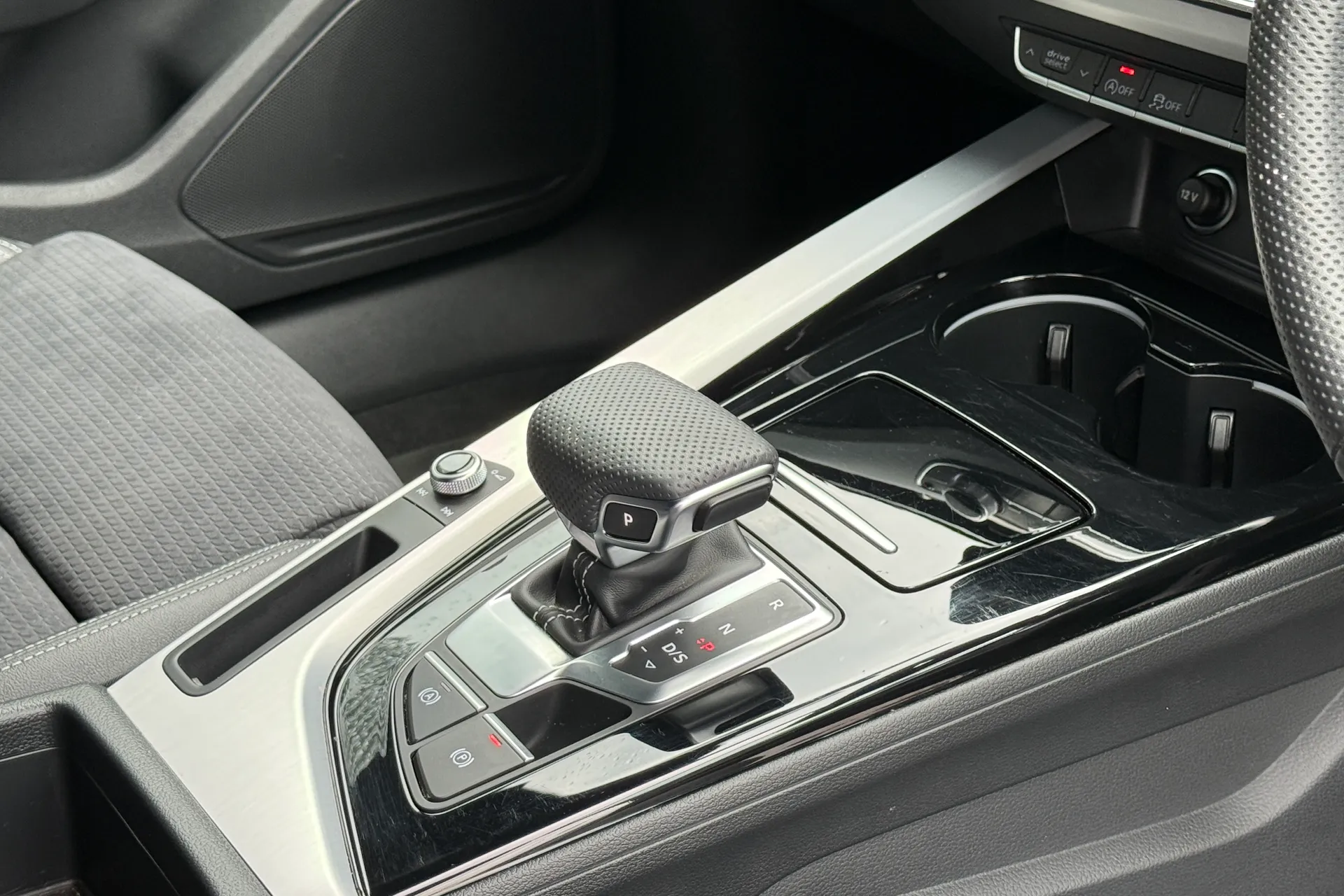 Audi A4 thumbnail image number 23