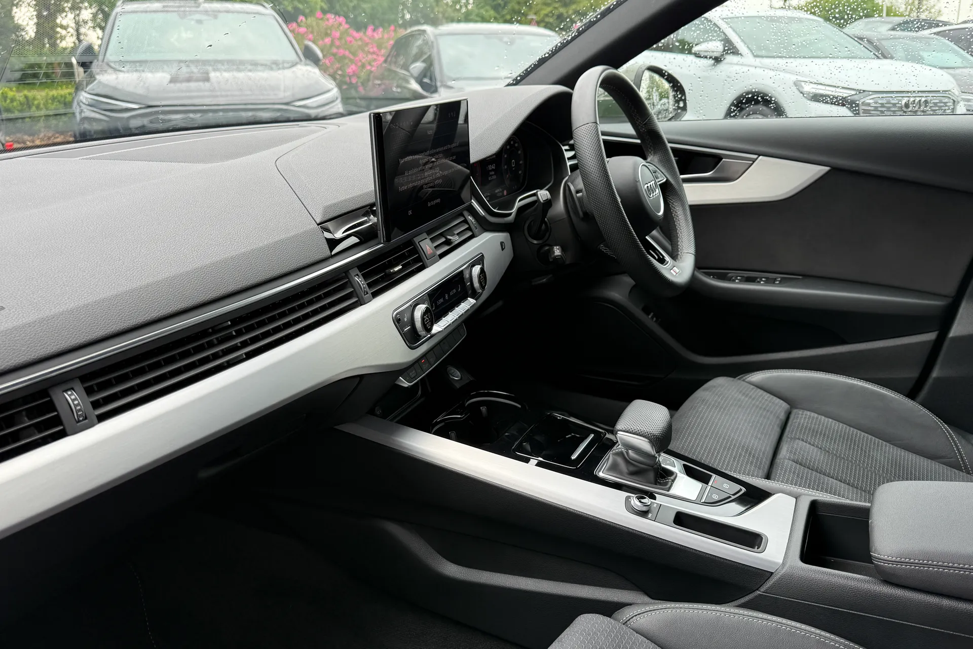 Audi A4 thumbnail image number 28
