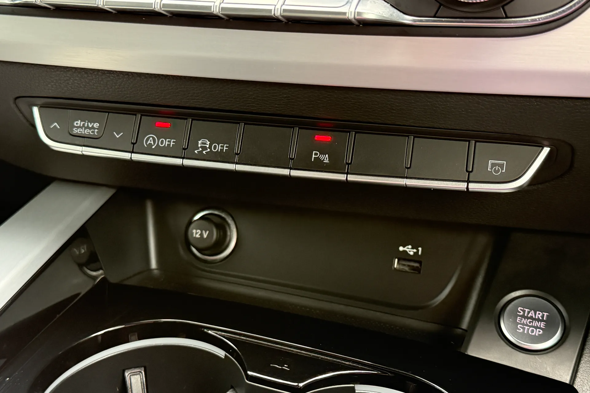 Audi A4 thumbnail image number 32