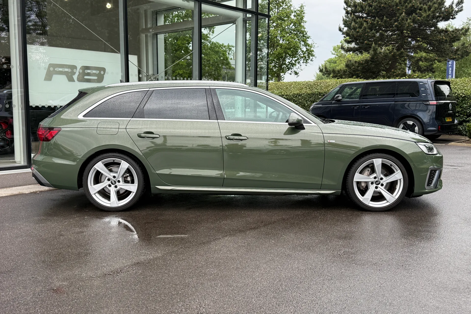 Audi A4 thumbnail image number 2