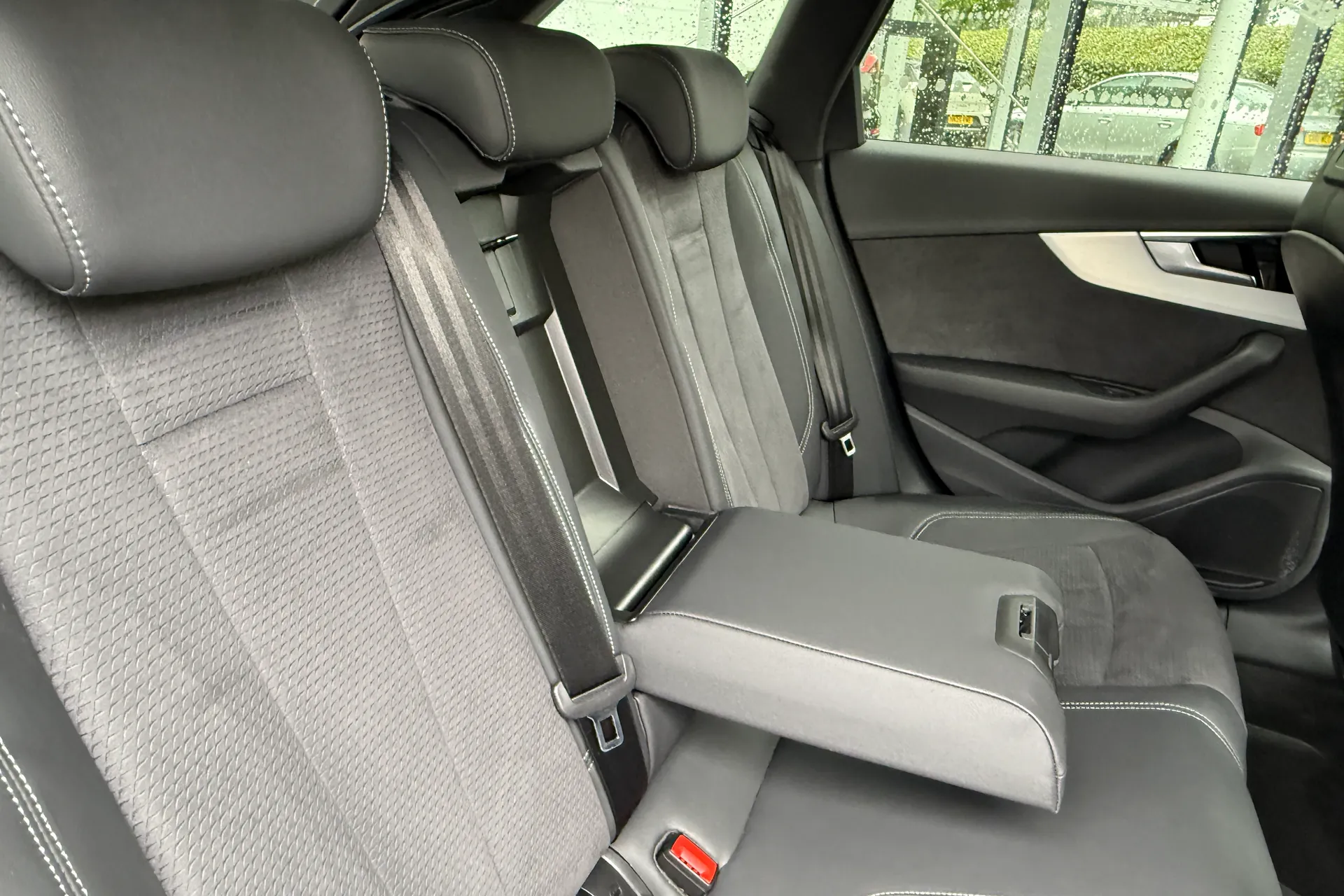 Audi A4 thumbnail image number 41