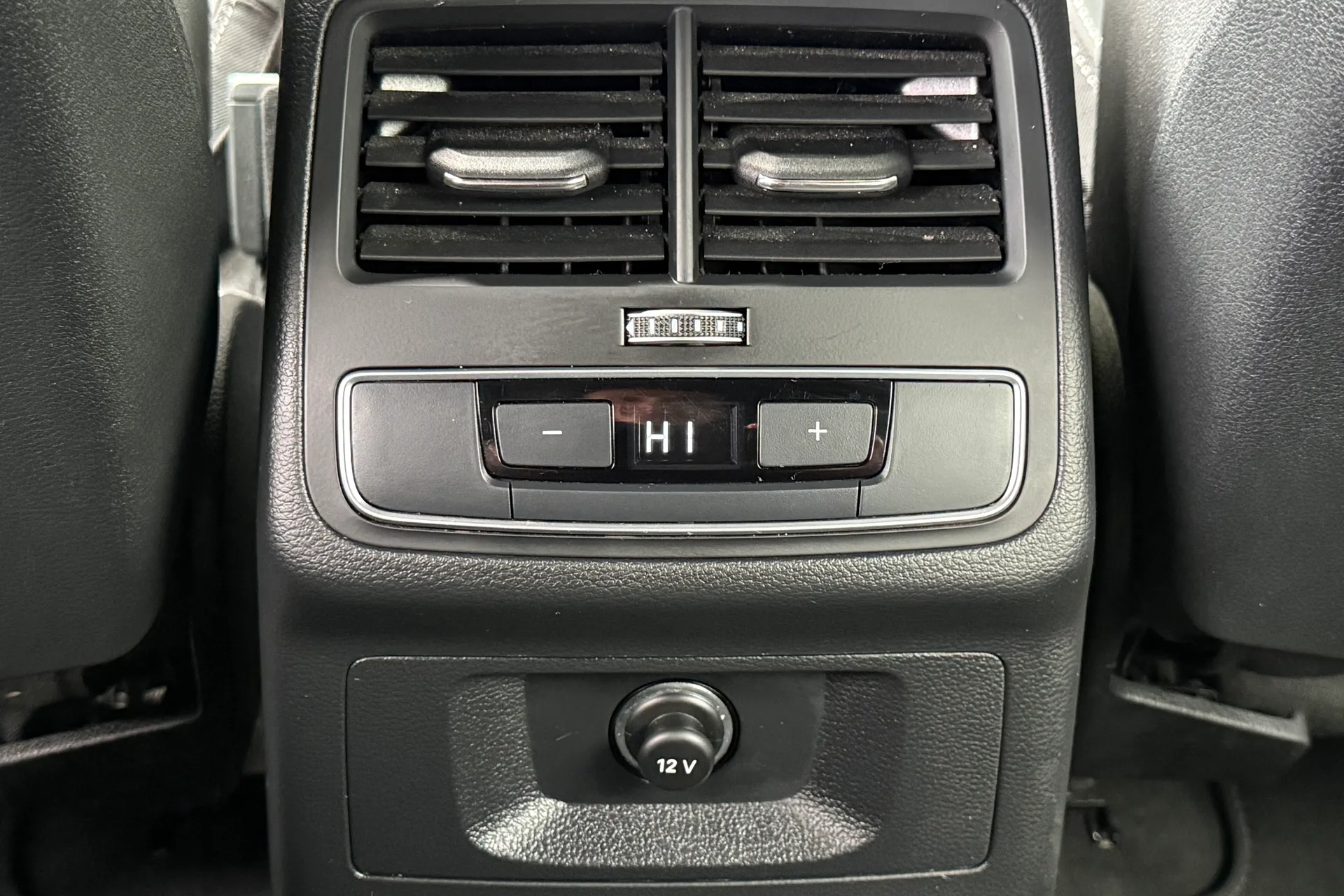 Audi A4 thumbnail image number 52