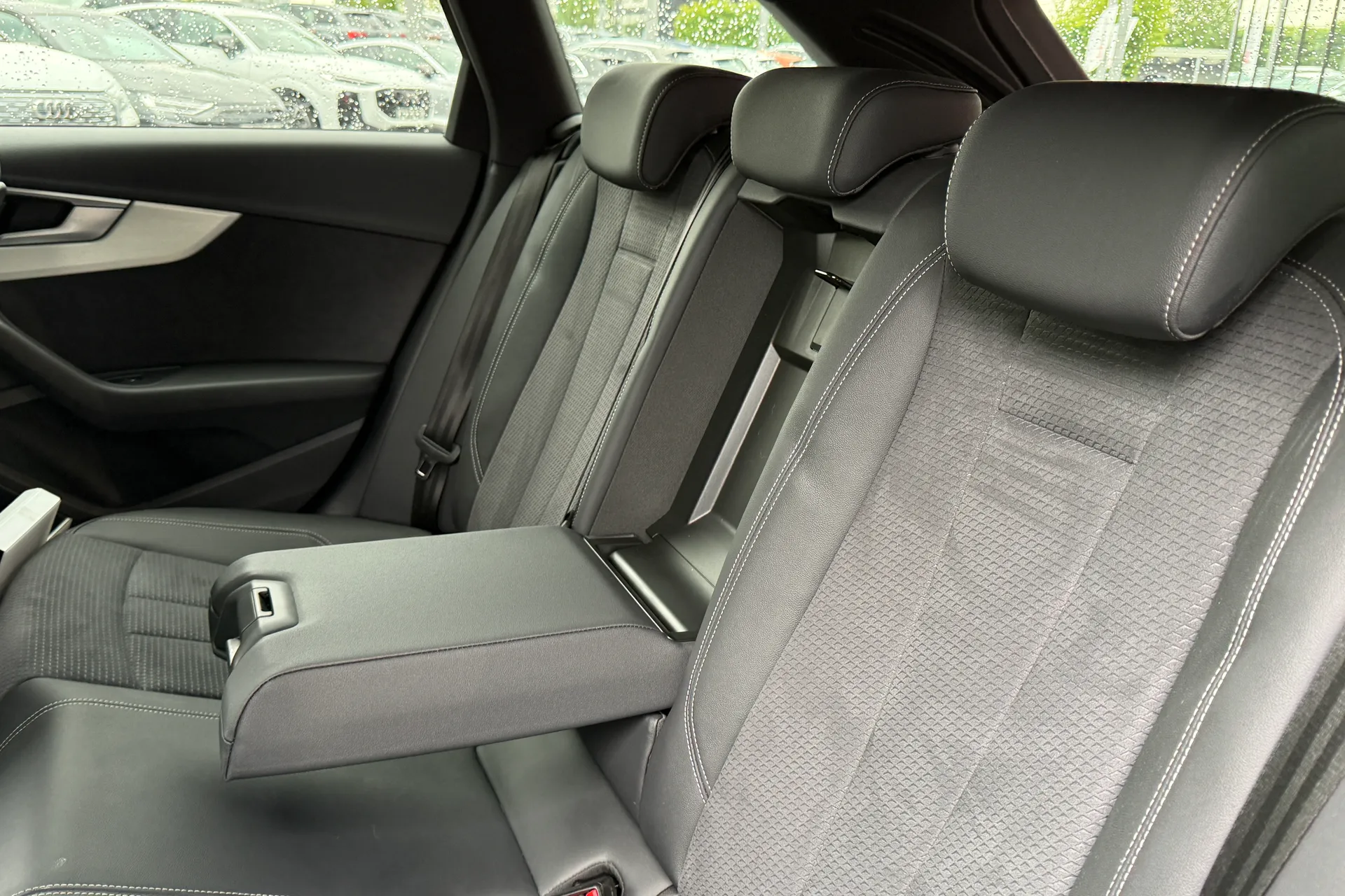 Audi A4 thumbnail image number 51