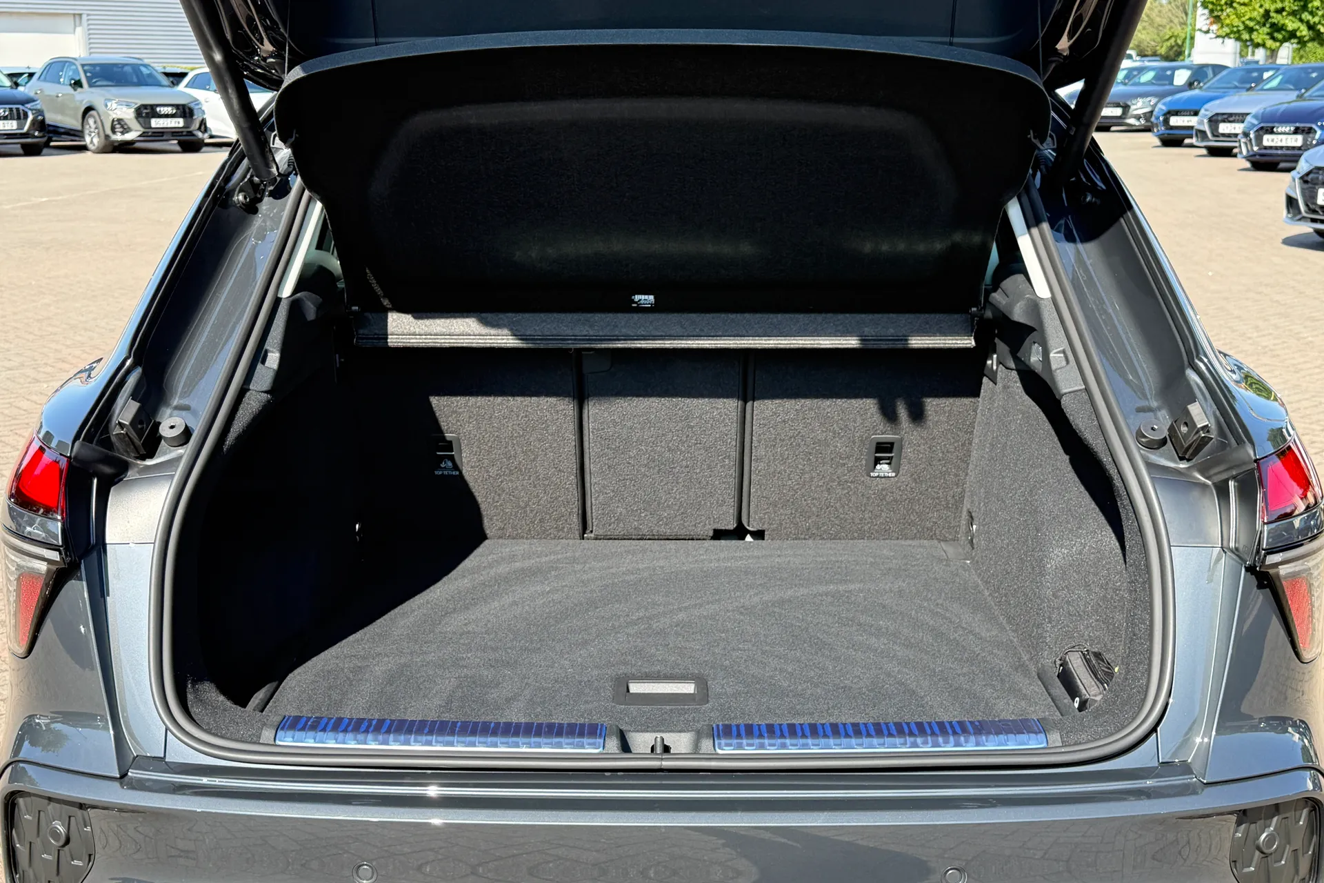 Audi Q3 thumbnail image number 37