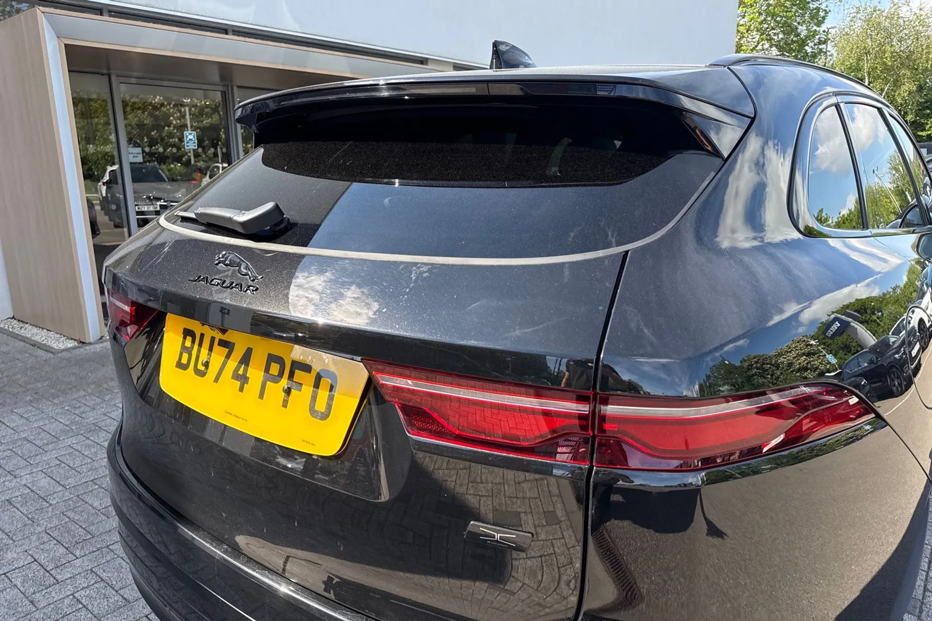 Jaguar F-PACE thumbnail image number 15