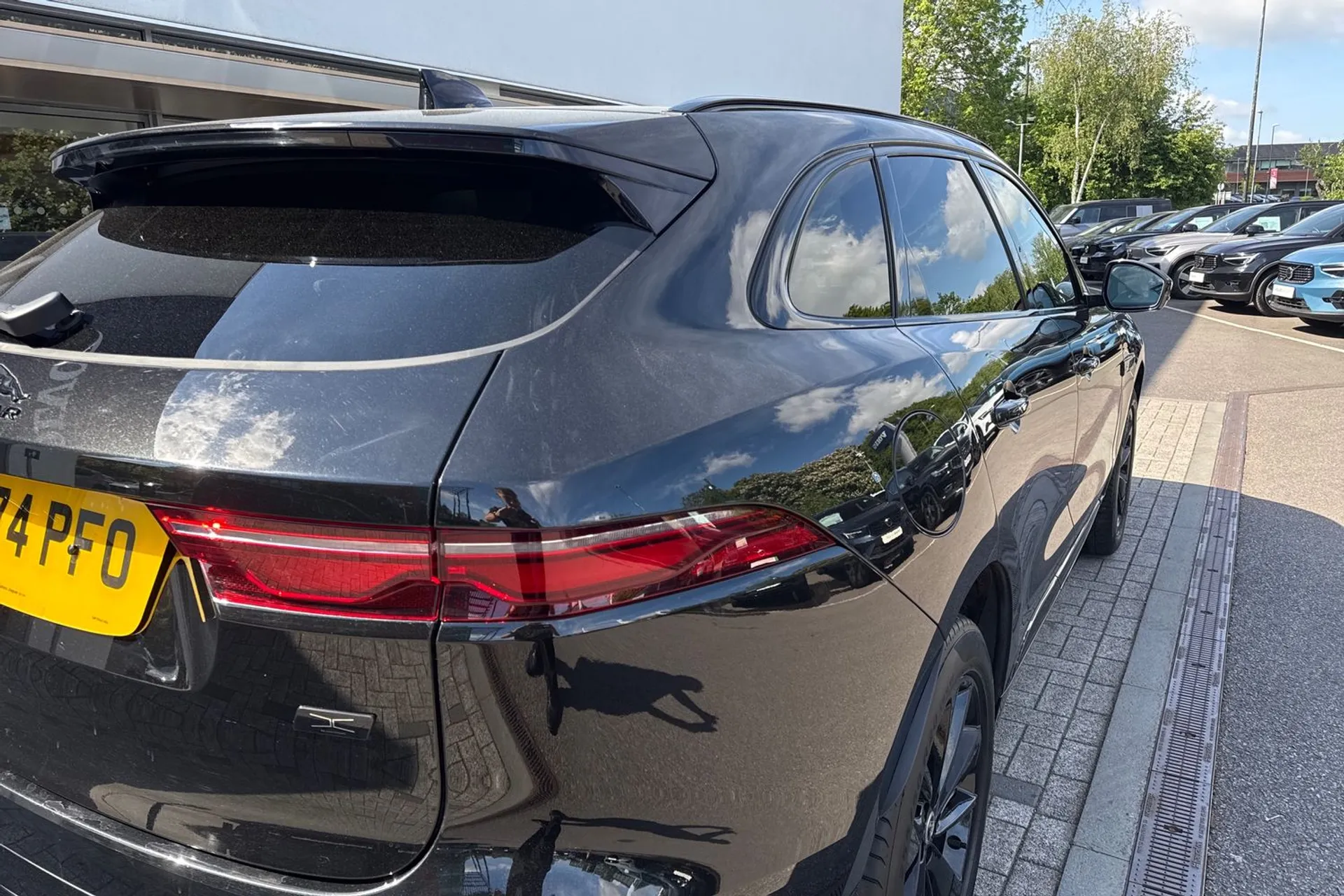 Jaguar F-PACE thumbnail image number 14