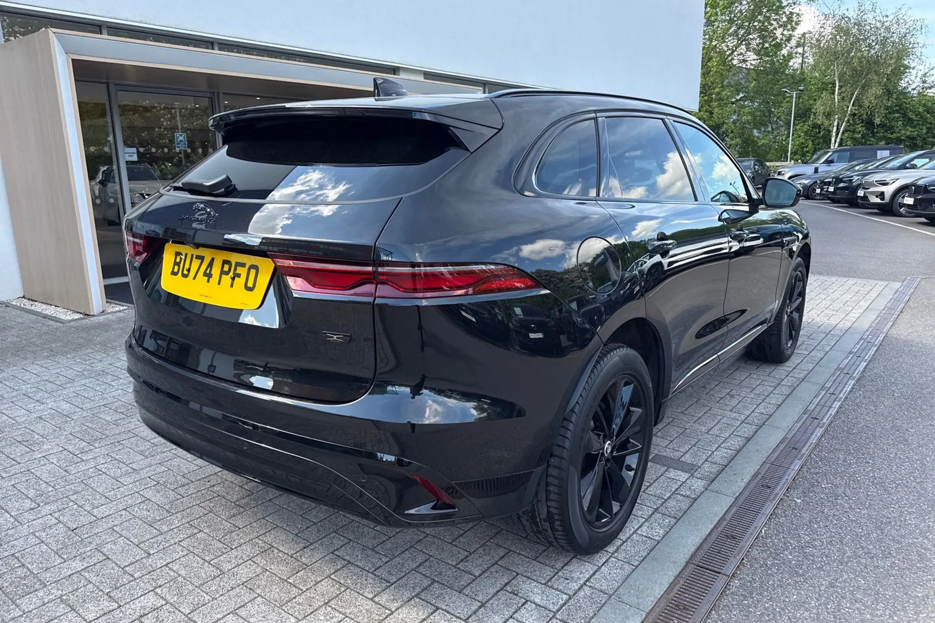 Jaguar F-PACE thumbnail image number 7