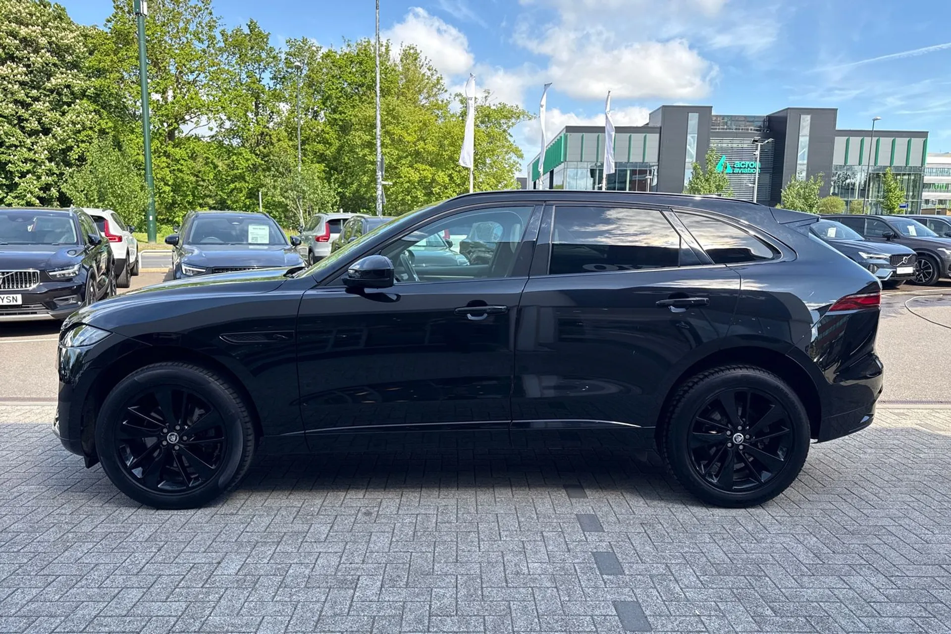 Jaguar F-PACE thumbnail image number 10