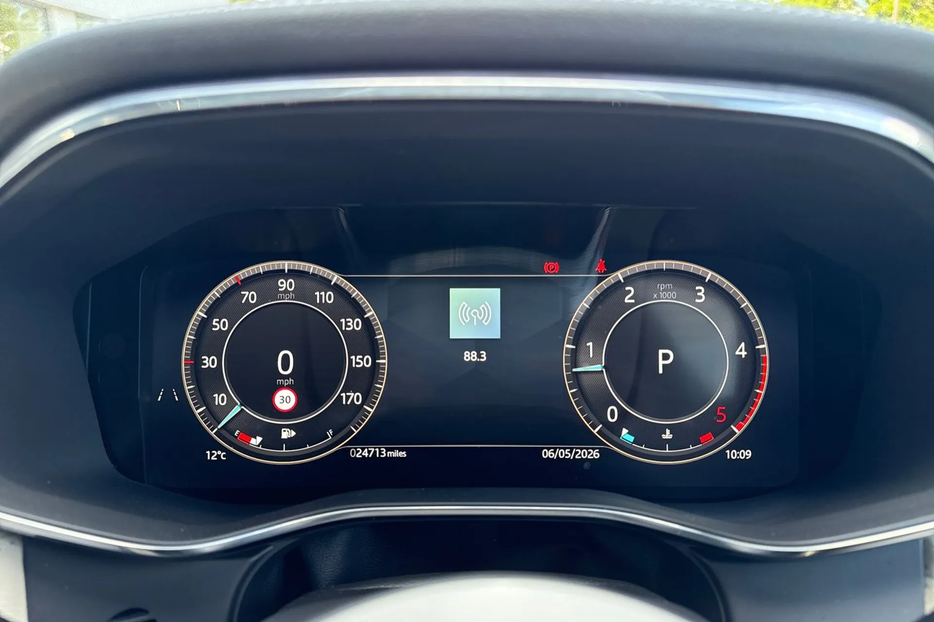 Jaguar F-PACE thumbnail image number 41