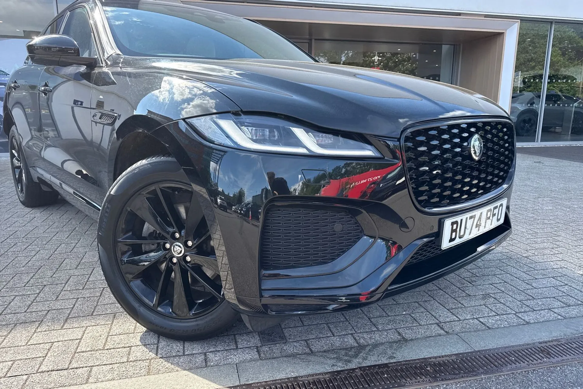 Jaguar F-PACE thumbnail image number 6