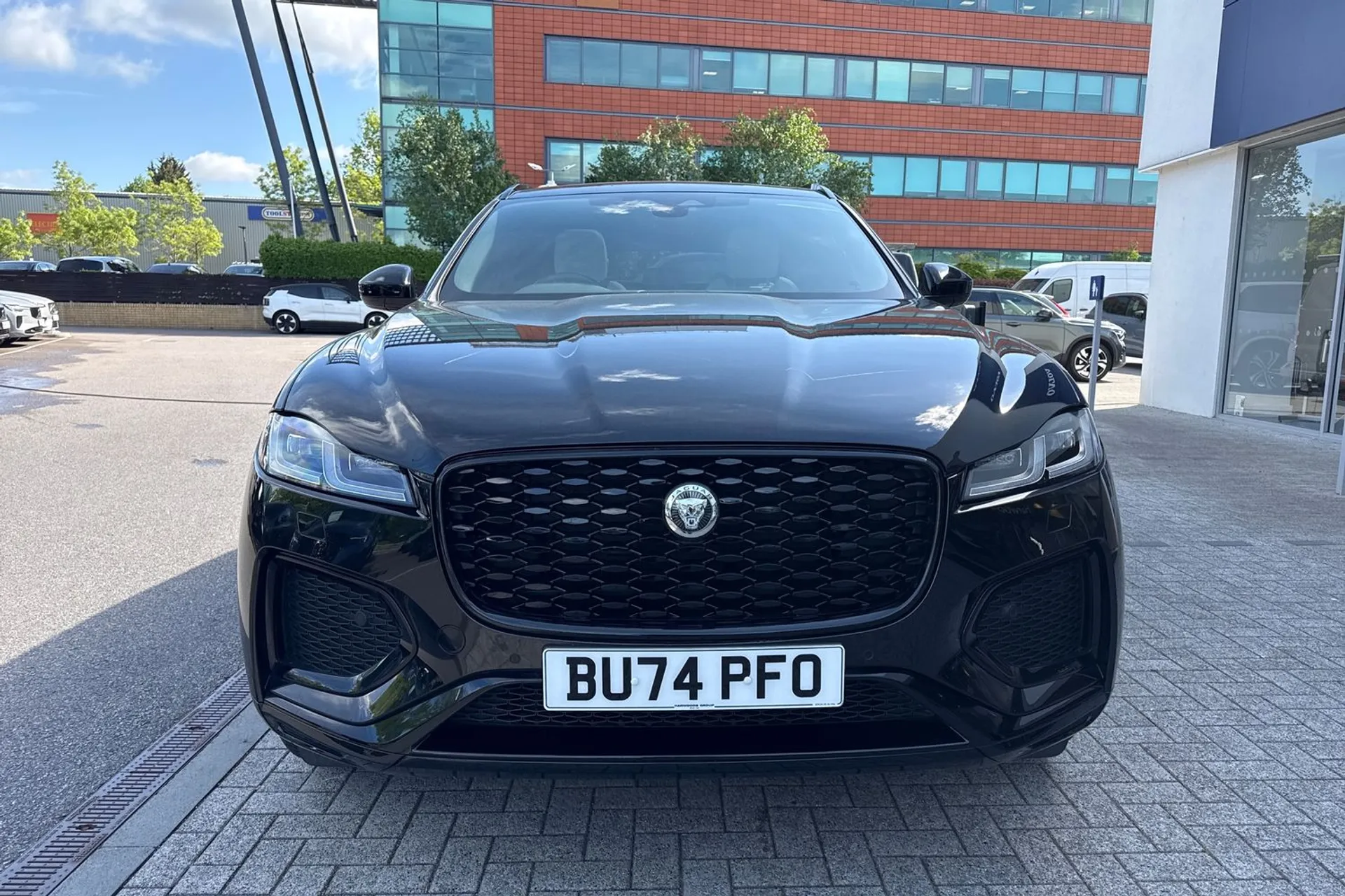 Jaguar F-PACE thumbnail image number 12