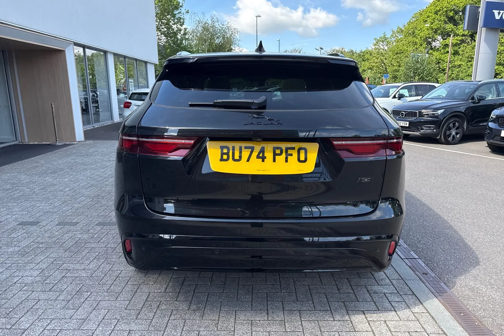 Jaguar F-PACE thumbnail image number 8
