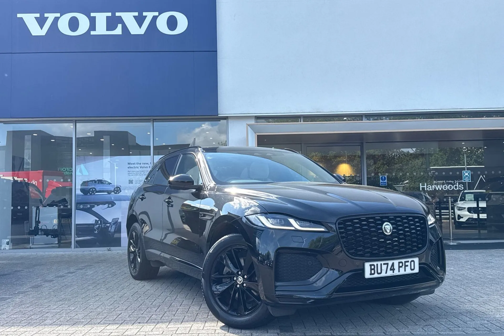 Jaguar F-PACE focused image