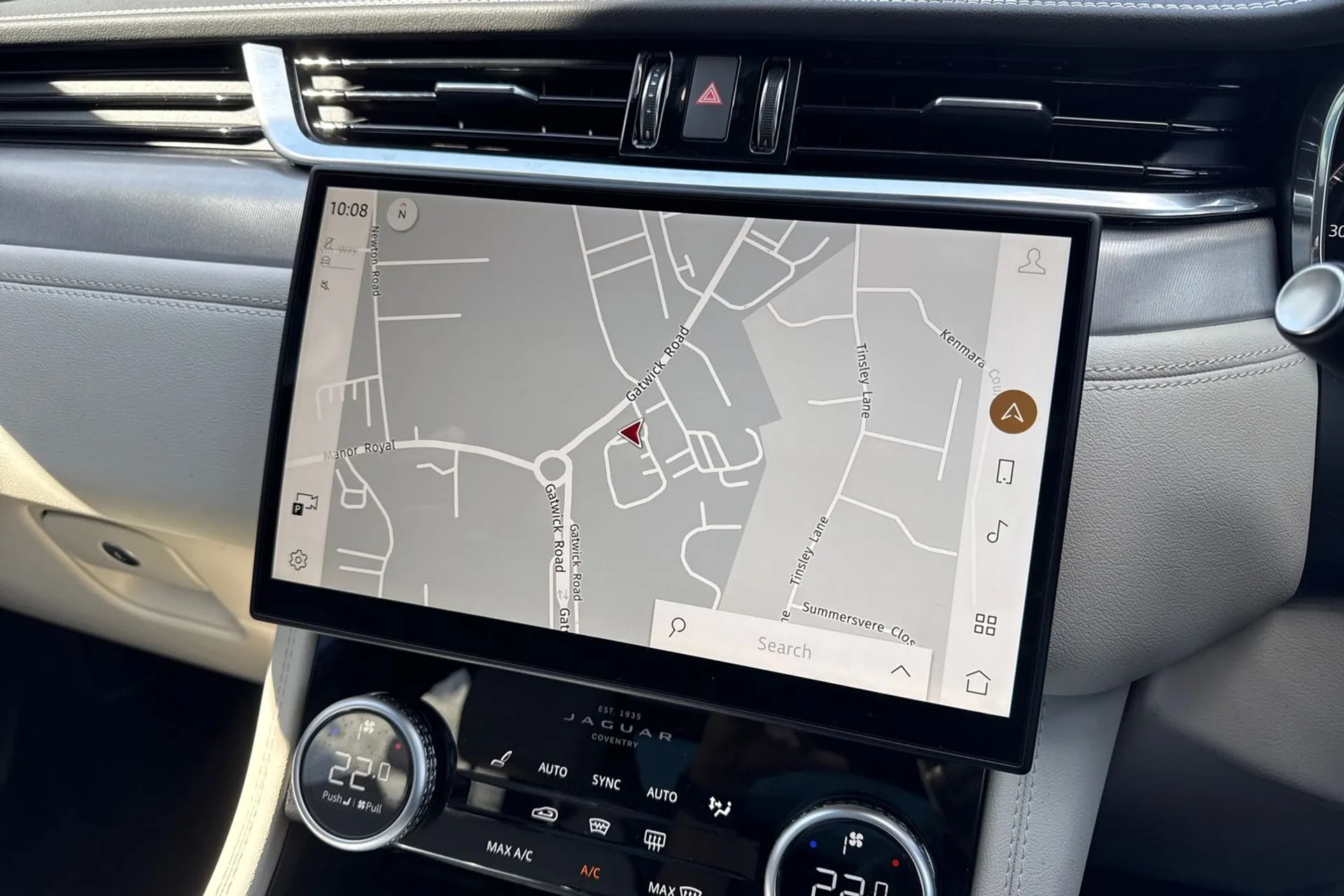 Jaguar F-PACE thumbnail image number 4
