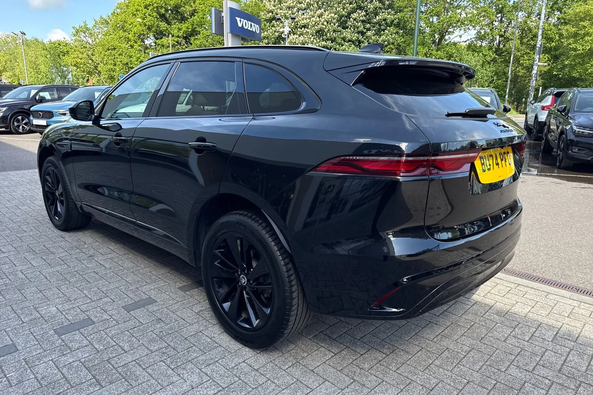 Jaguar F-PACE thumbnail image number 9