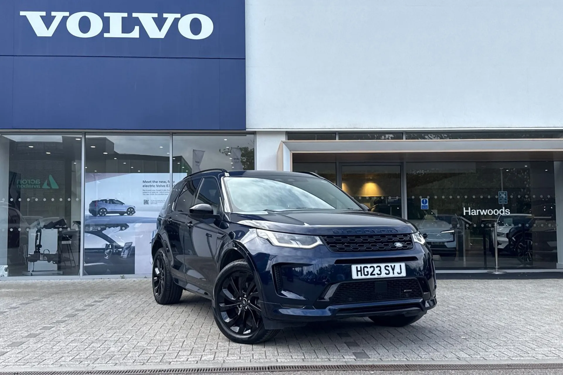 LAND ROVER DISCOVERY SPORT focused image