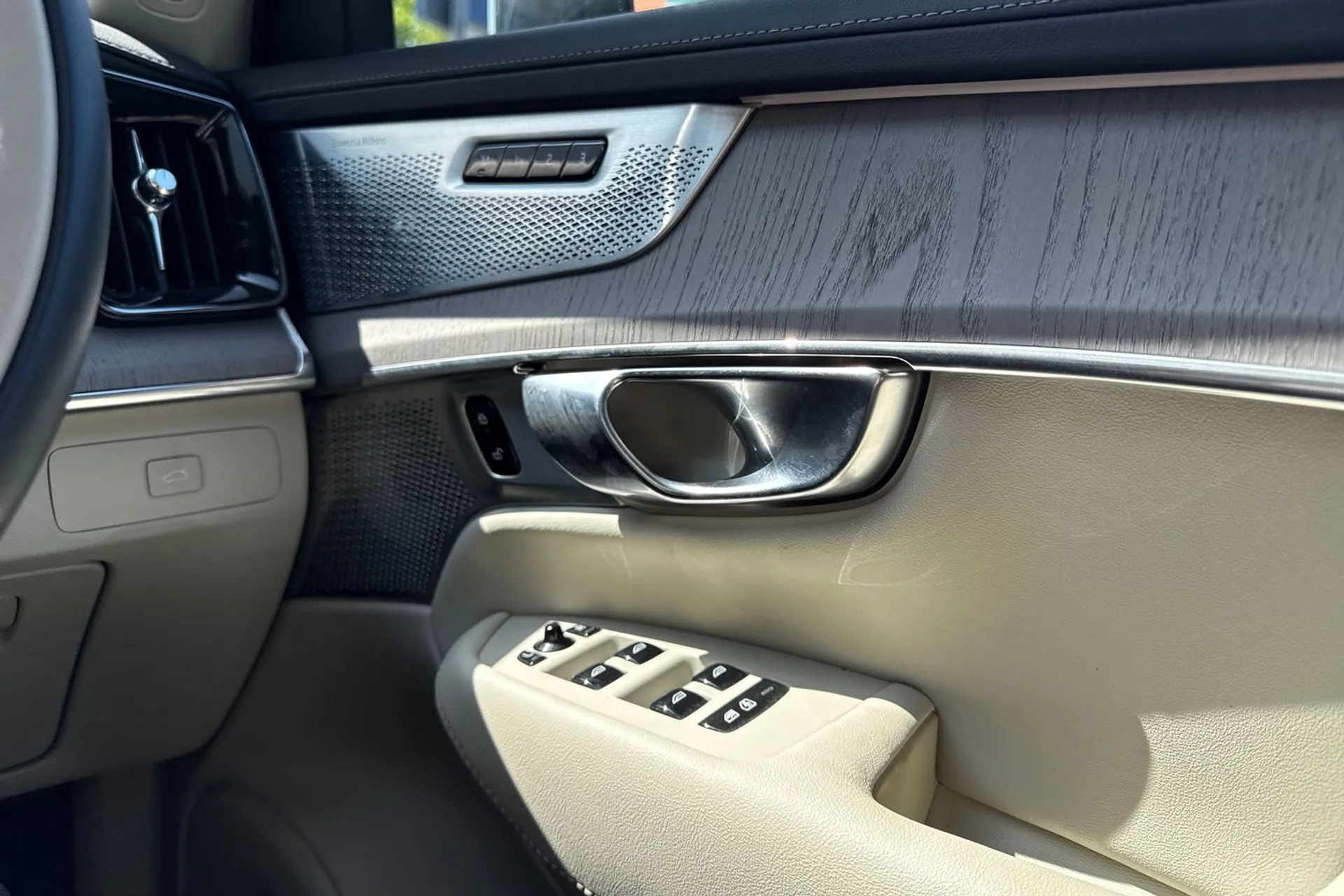 Volvo XC90 thumbnail image number 44