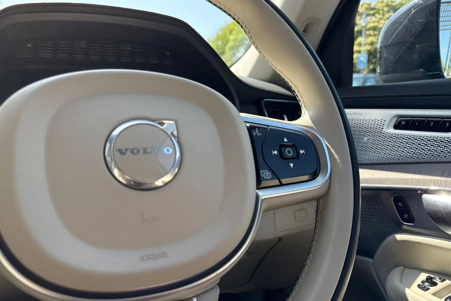Volvo XC90 thumbnail image number 39