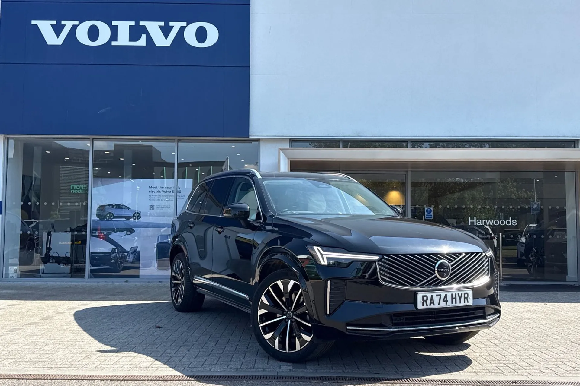 Volvo XC90 focused image