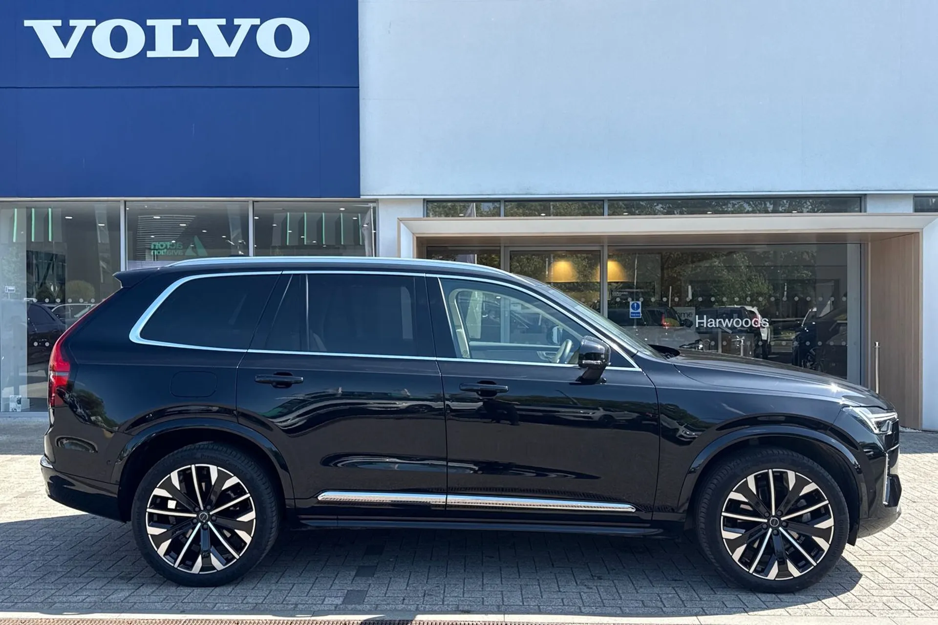 Volvo XC90 thumbnail image number 2