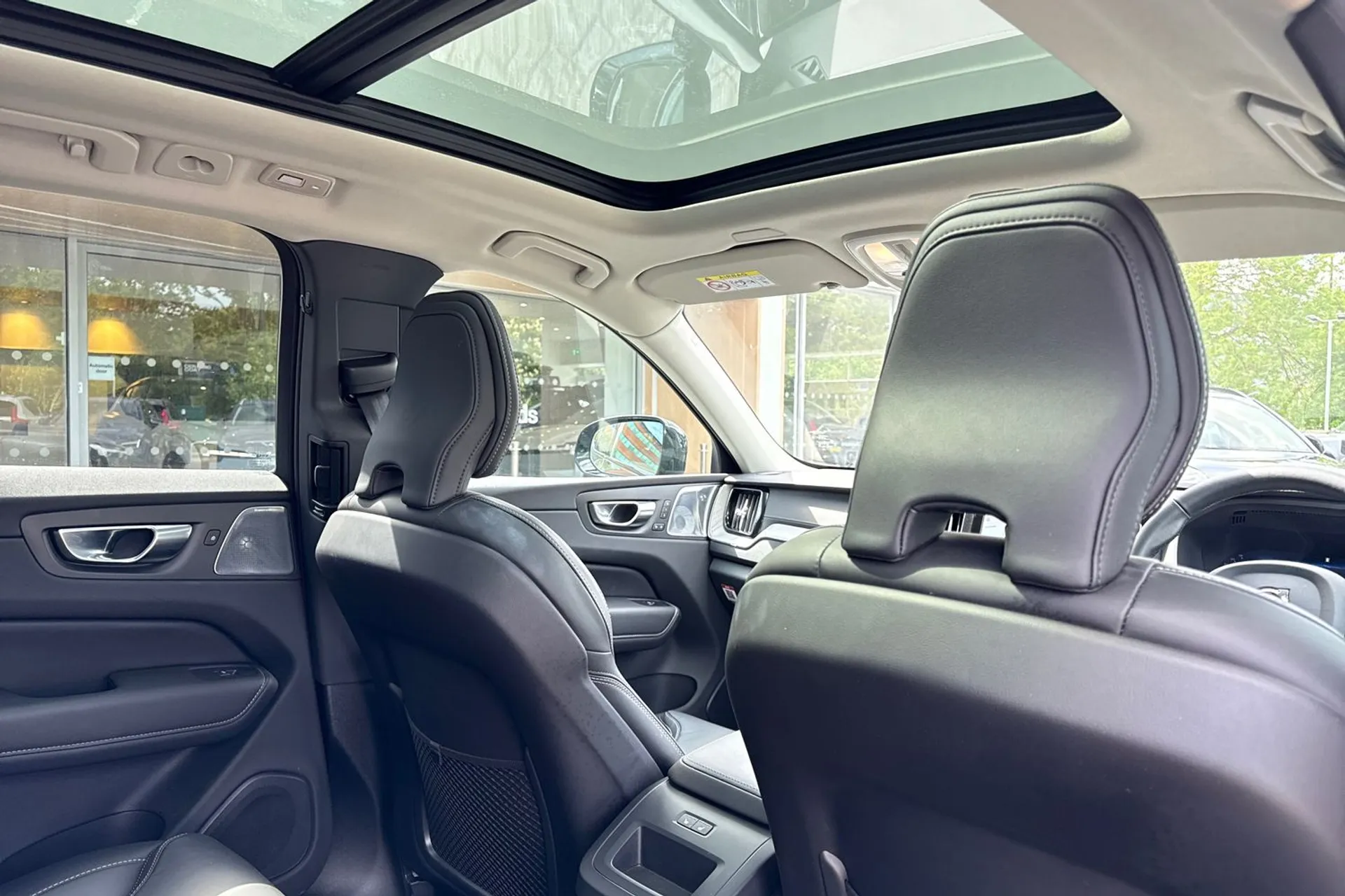 Volvo XC60 thumbnail image number 24