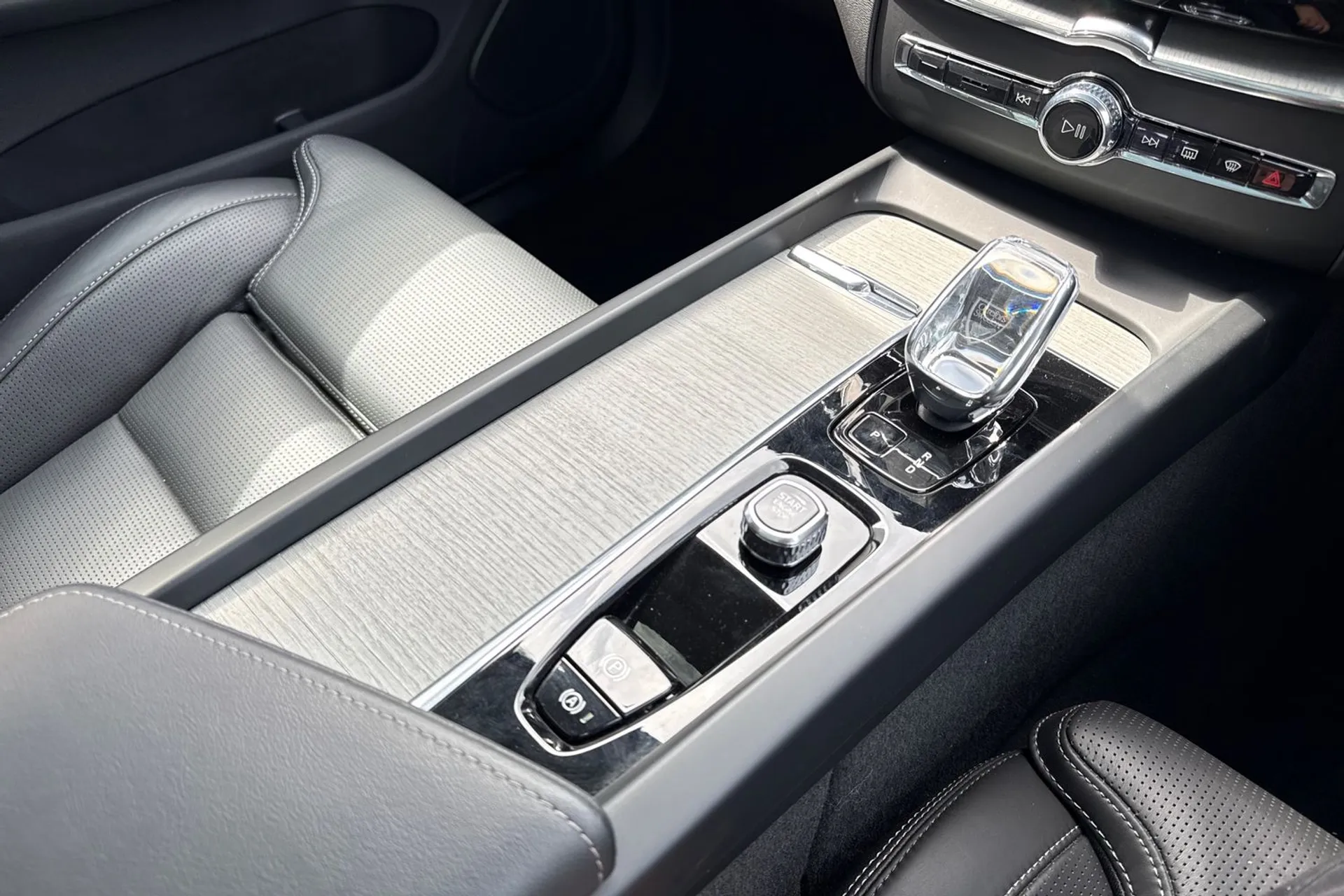 Volvo XC60 thumbnail image number 43