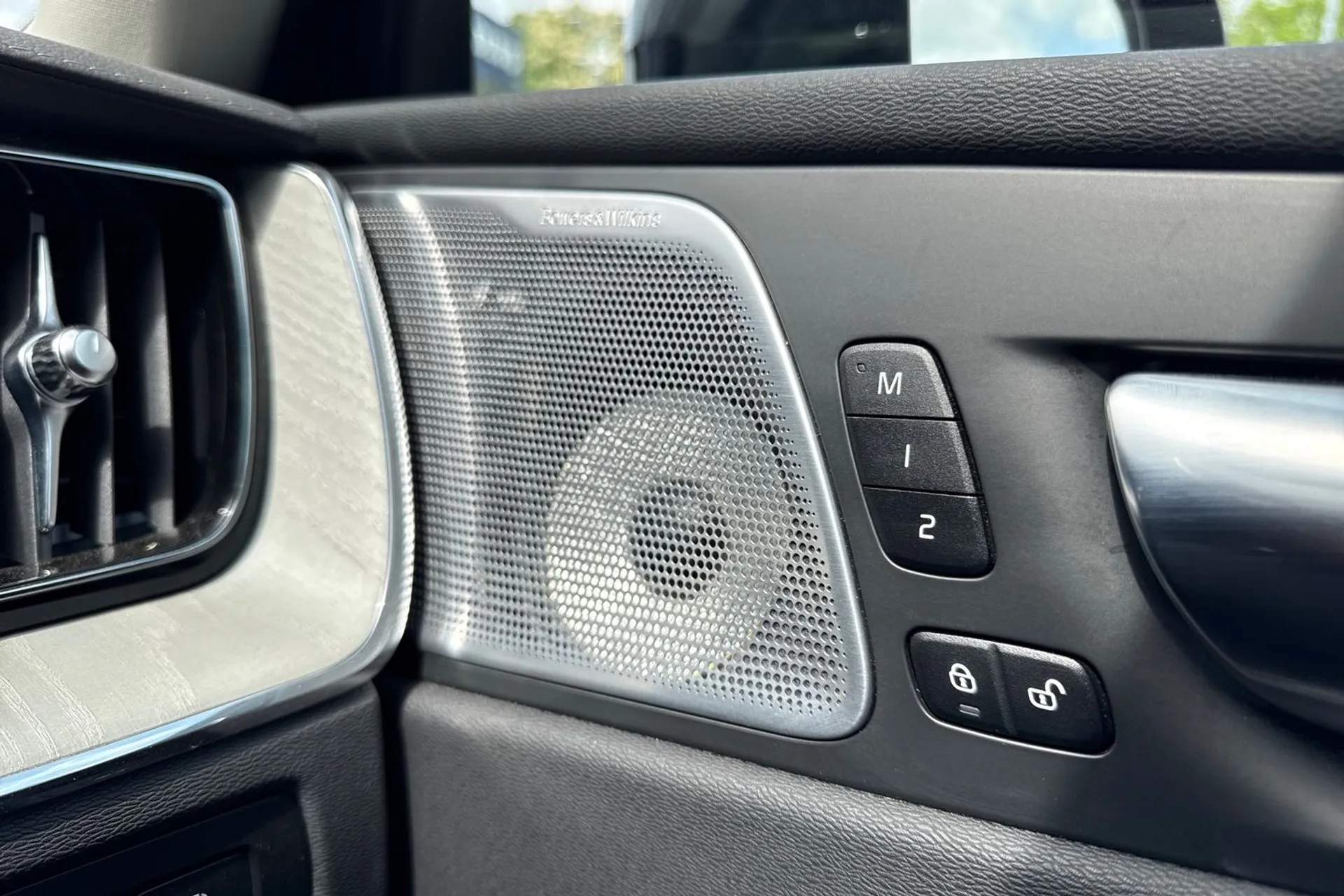 Volvo XC60 thumbnail image number 42