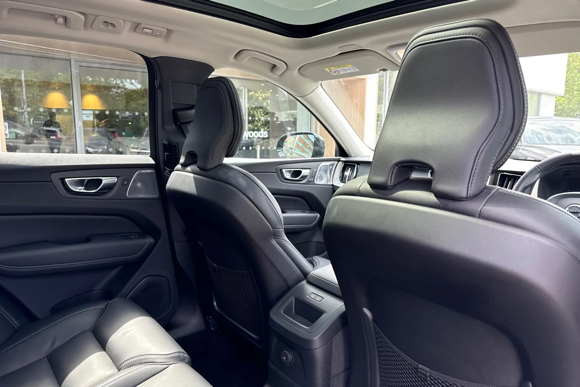 Volvo XC60 thumbnail image number 23