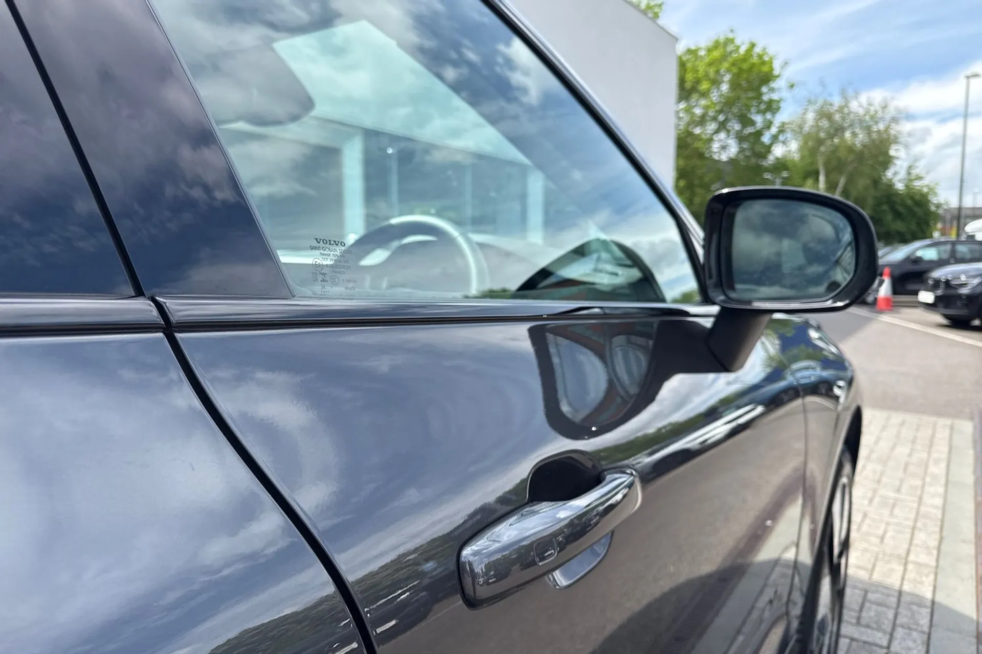 Volvo XC60 thumbnail image number 17