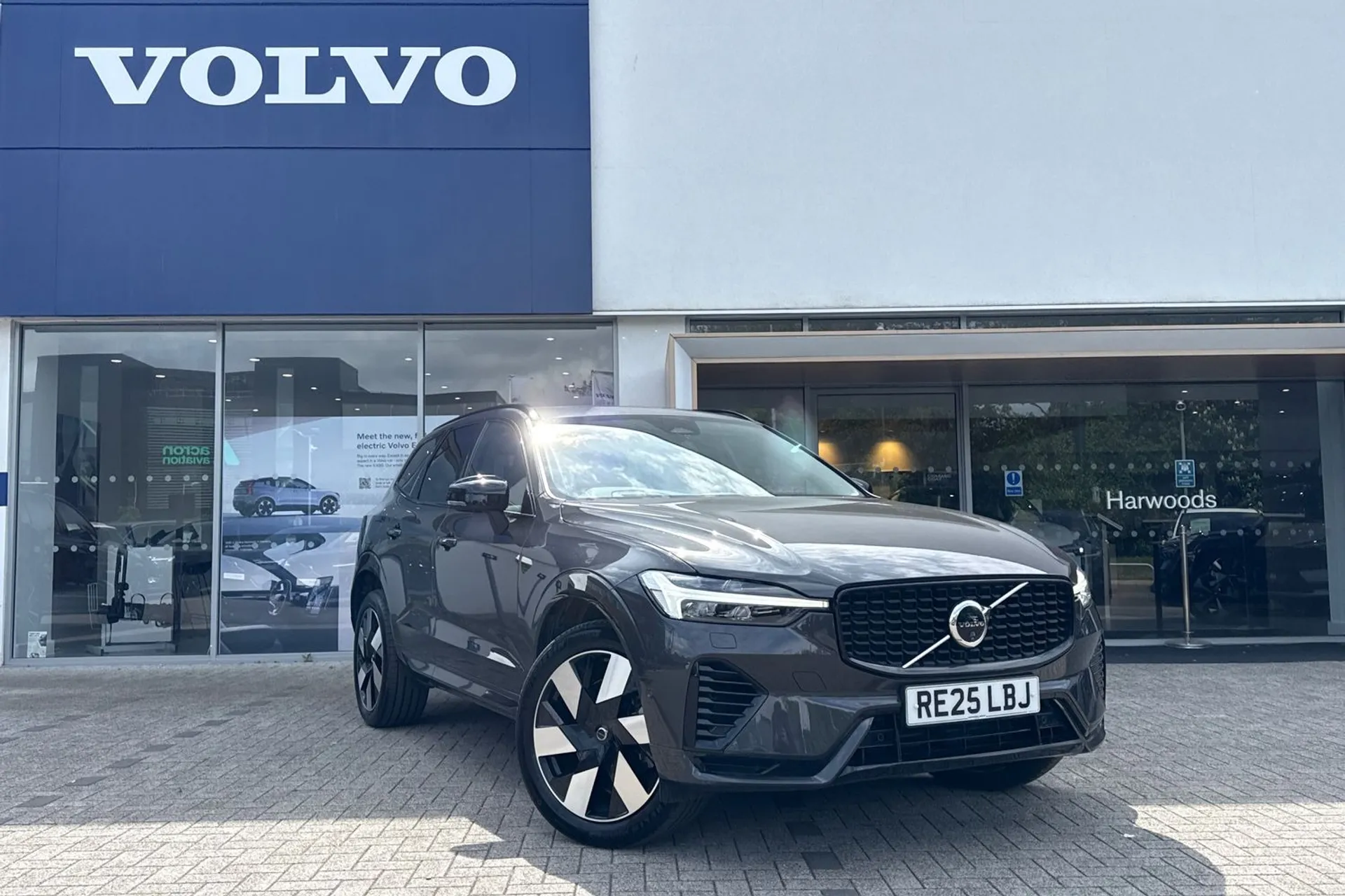Volvo XC60 focused image