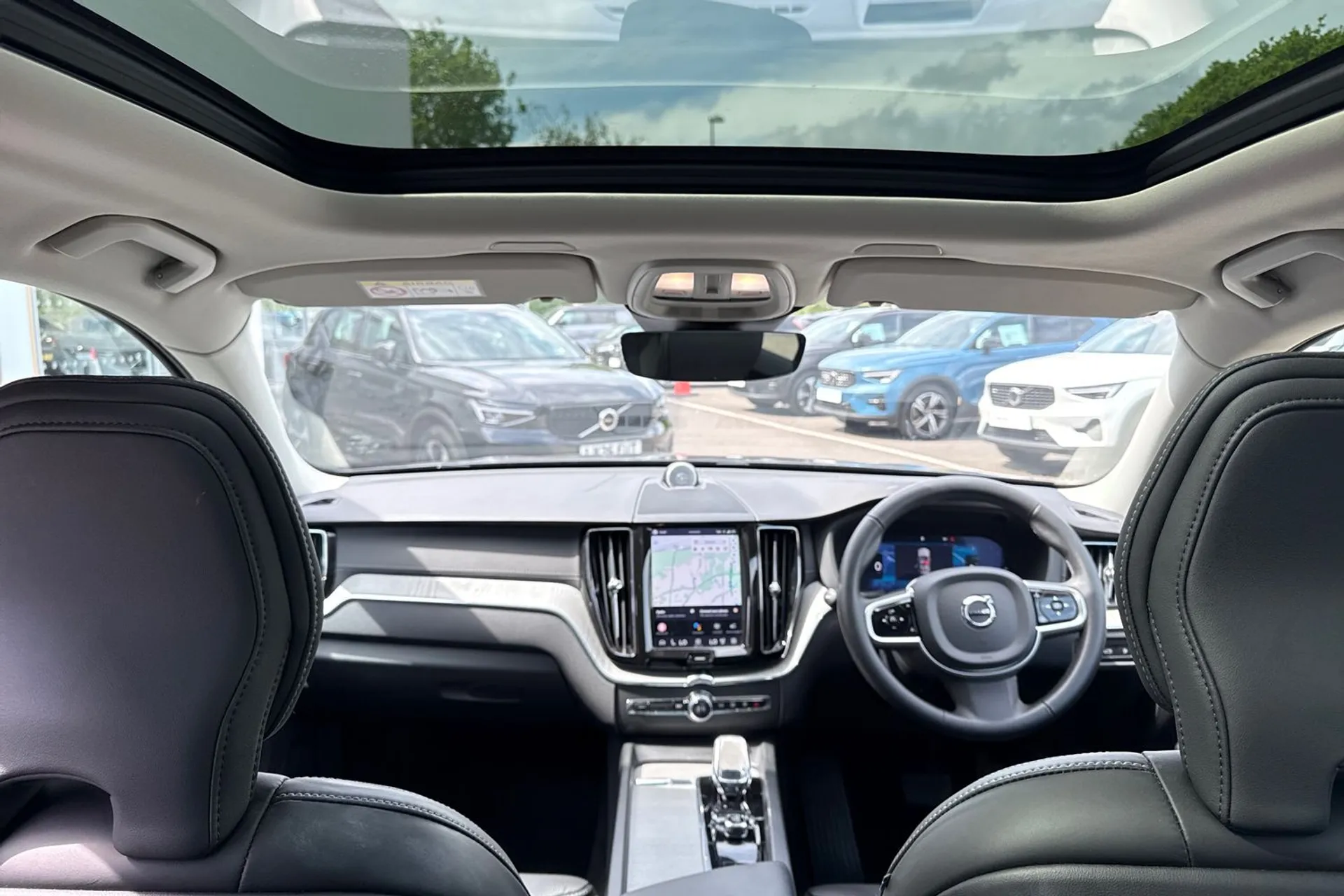 Volvo XC60 thumbnail image number 3