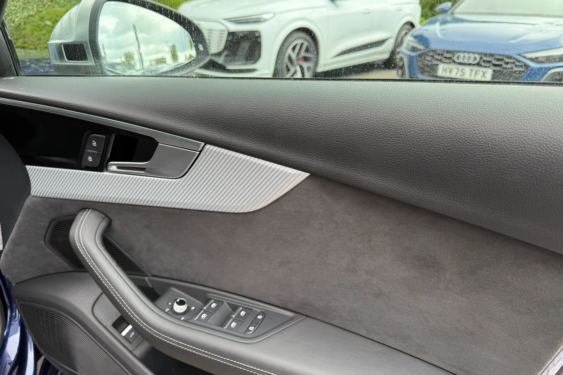 Audi RS4 thumbnail image number 36