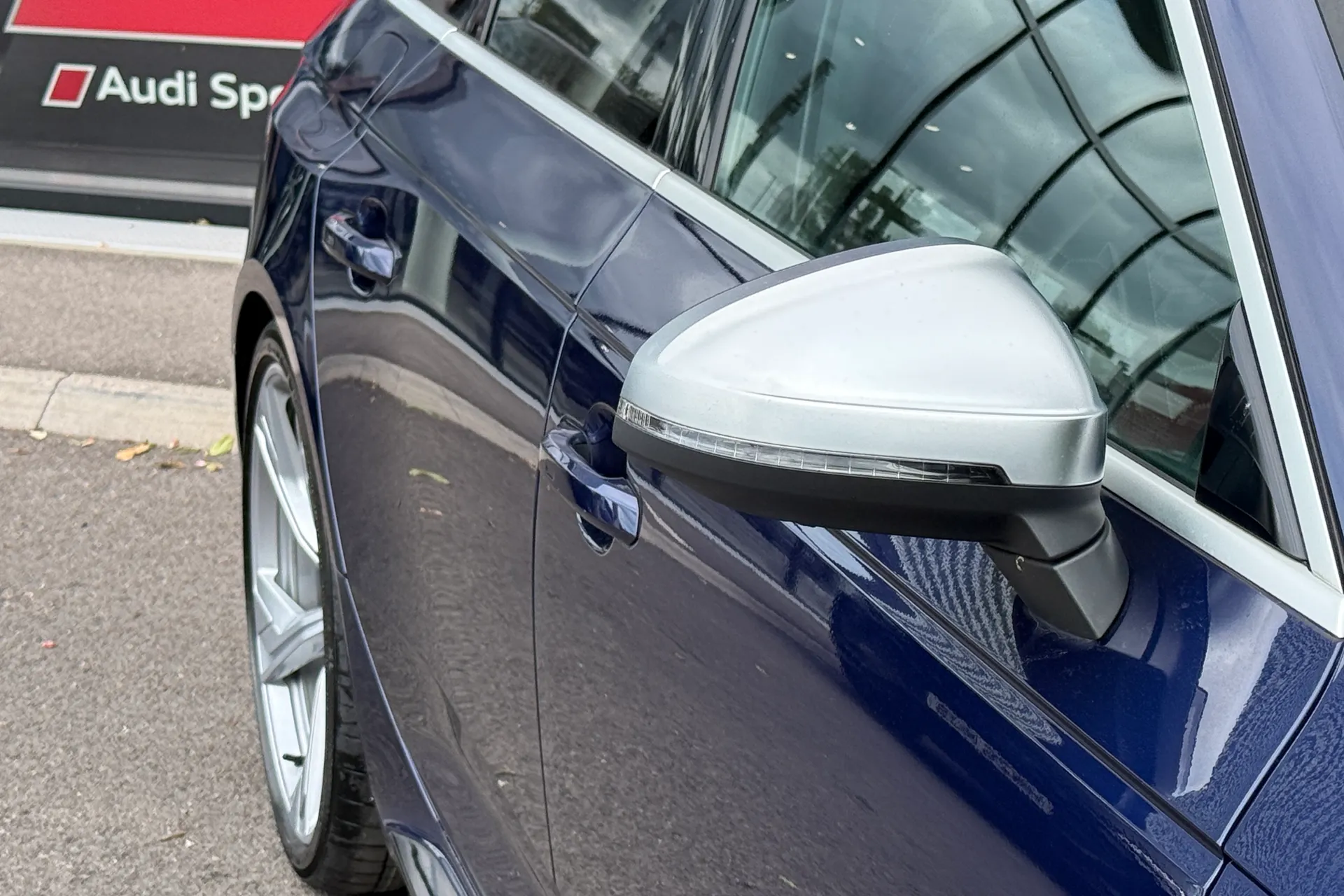 Audi RS4 thumbnail image number 16